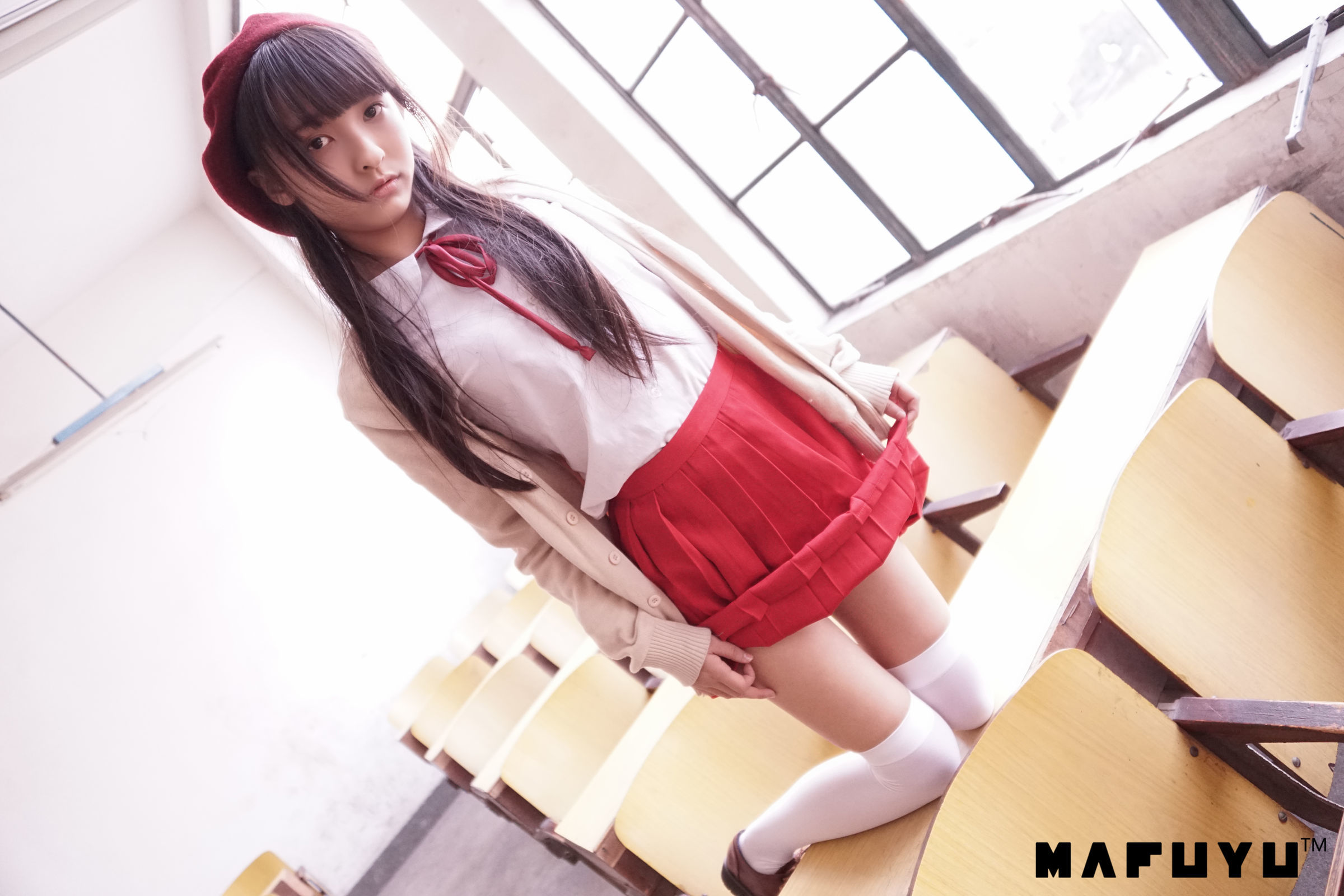  belle  Cosplay] Kagura Ban Mafuyu - Hồng JK Trắng Qua Đầu Gối Series Bộ Ảnh