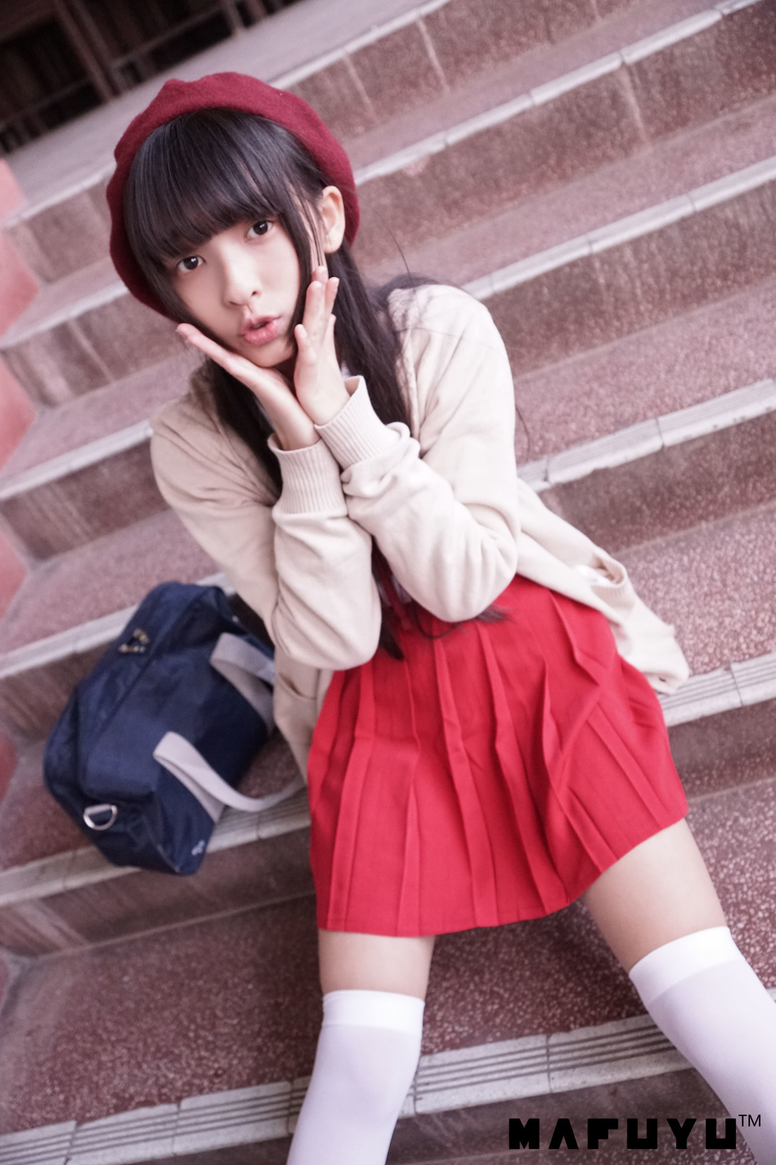  belle ta Cosplay] Kagura Ban Mahiro Red JK White Over-Knee Series Photo Set