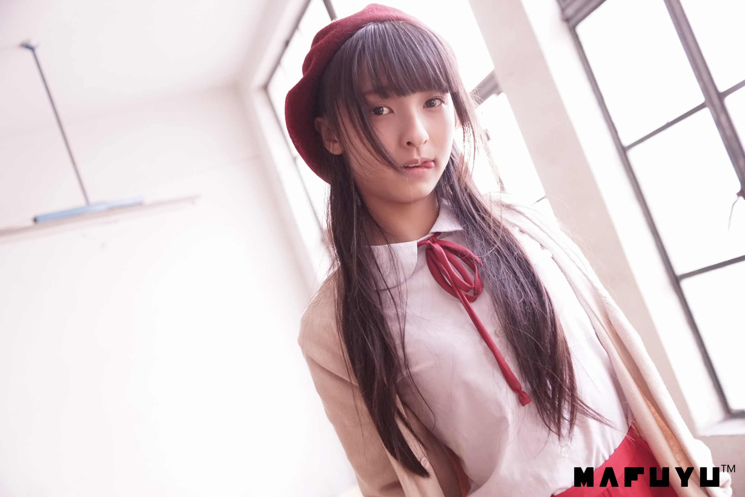  belle  Cosplay] Kagura Ban Mafuyu - Hồng JK Trắng Qua Đầu Gối Series Bộ Ảnh