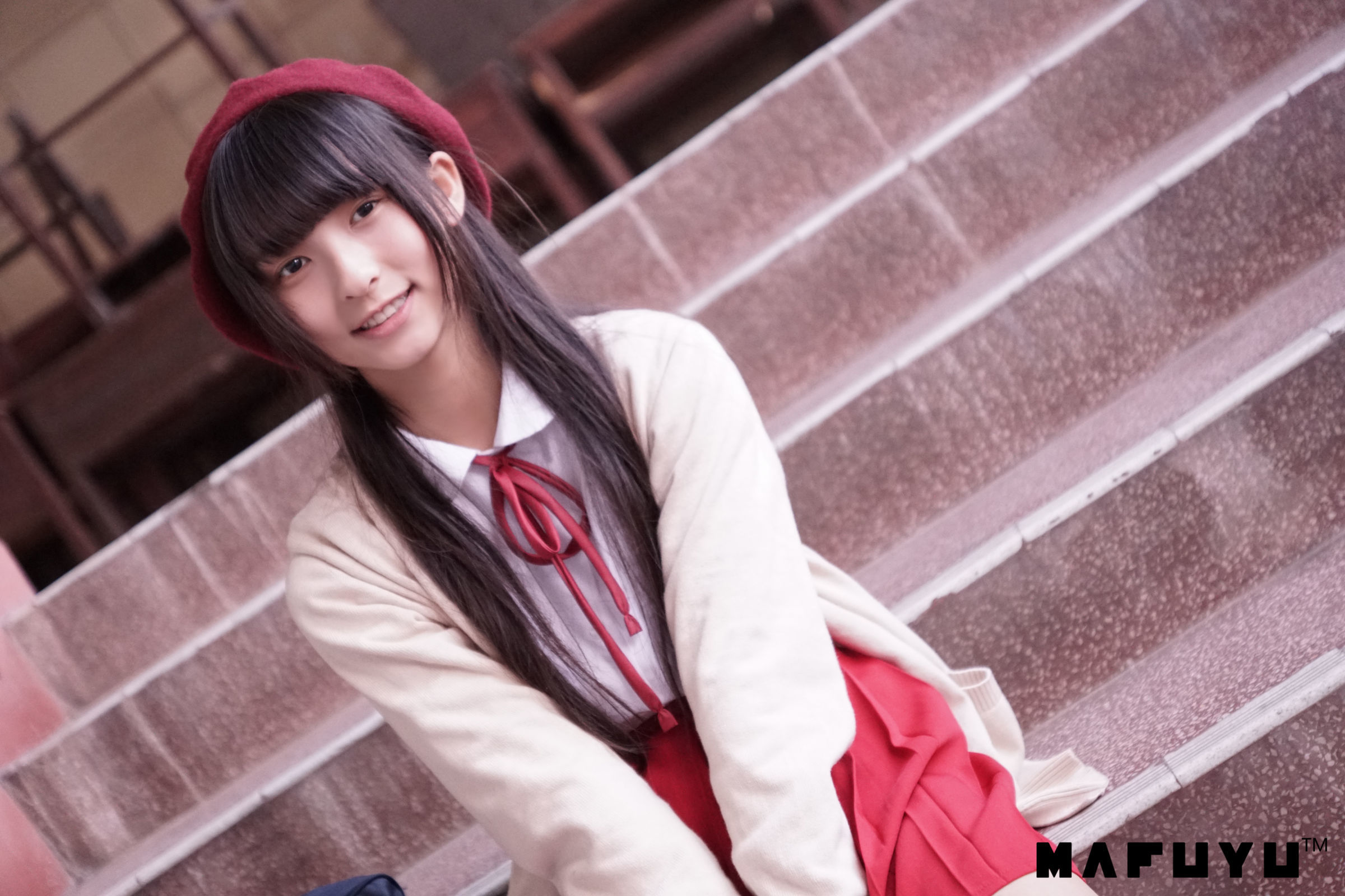 belle ta Cosplay] Kagura Ban Mahiro Red JK White Over-Knee Series Photo Set