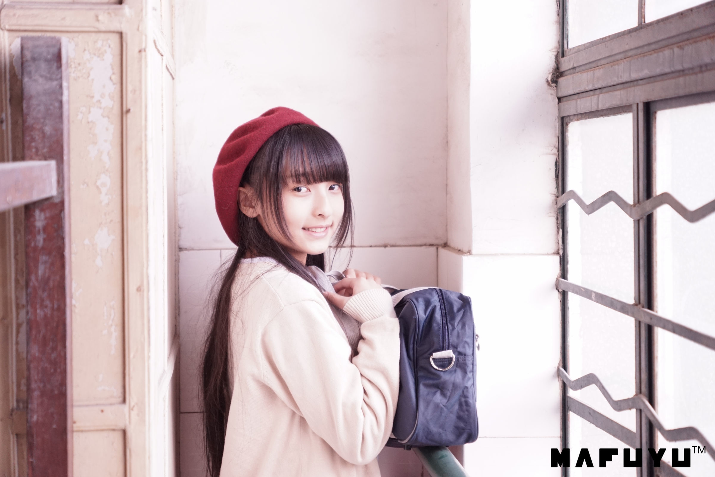  belle  Cosplay] Kagura Ban Mafuyu - Hồng JK Trắng Qua Đầu Gối Series Bộ Ảnh