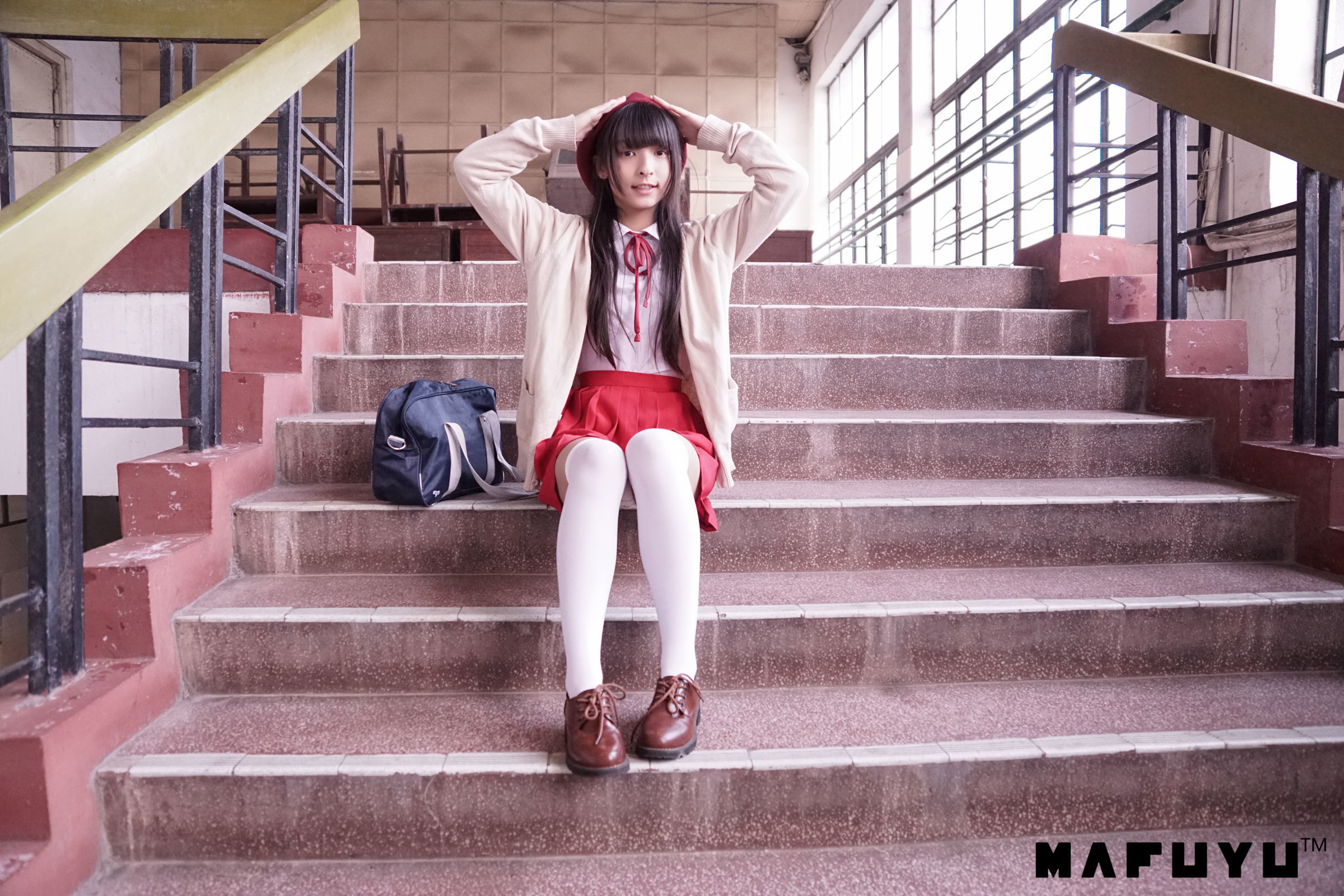  belle ta Cosplay] Kagura Ban Mahiro Red JK White Over-Knee Series Photo Set