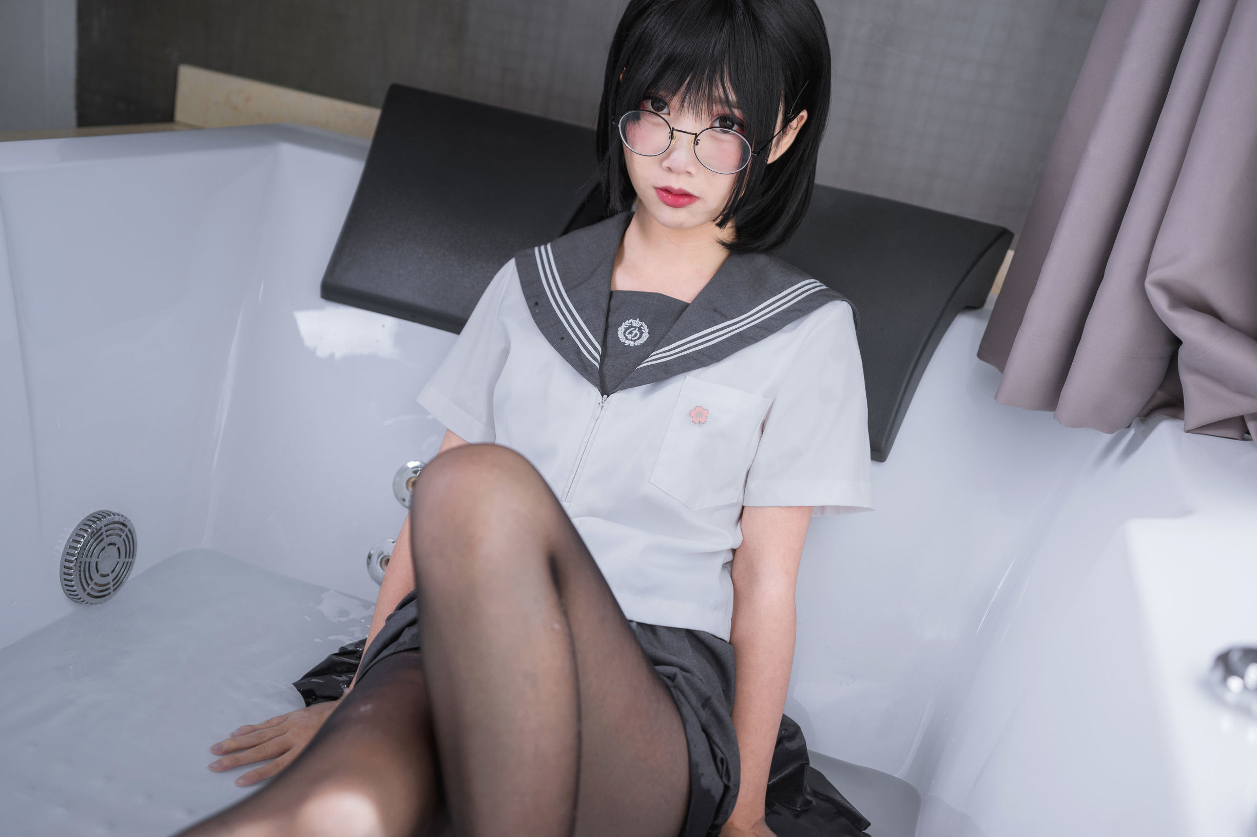 蘿莉COS] 麵餅仙兒 - 腦內少女 黑絲JK