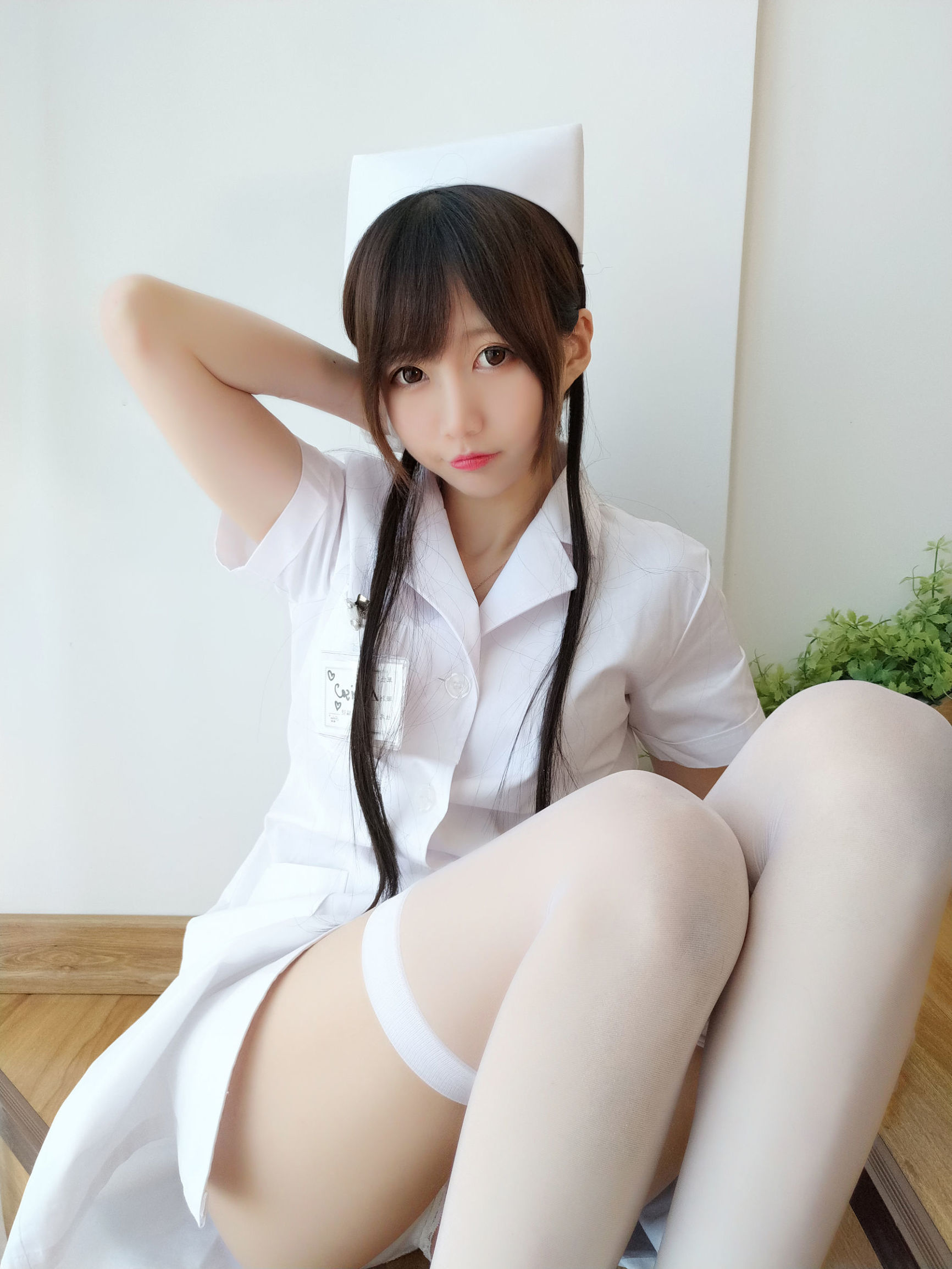 [萝莉COS] NAGISA魔物喵 自摄系列 No.002 白丝护士