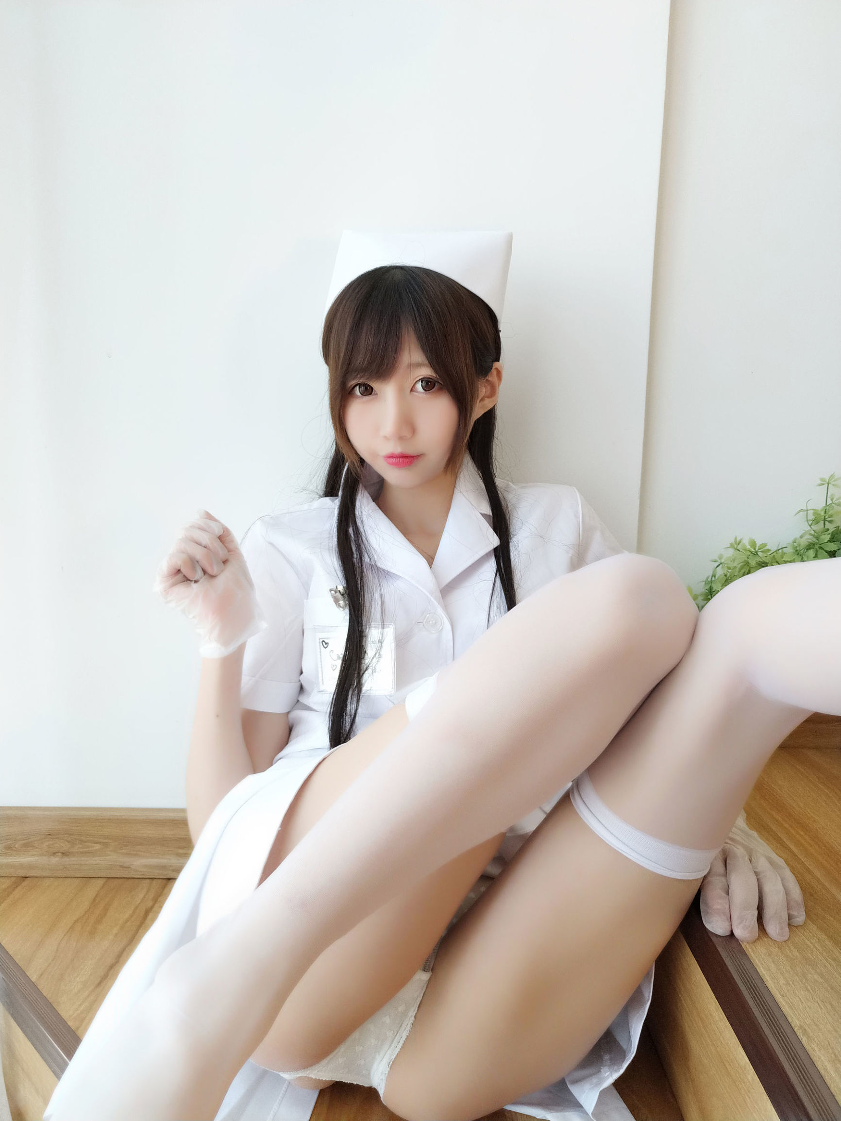 [萝莉COS] NAGISA魔物喵 自摄系列 No.002 白丝护士