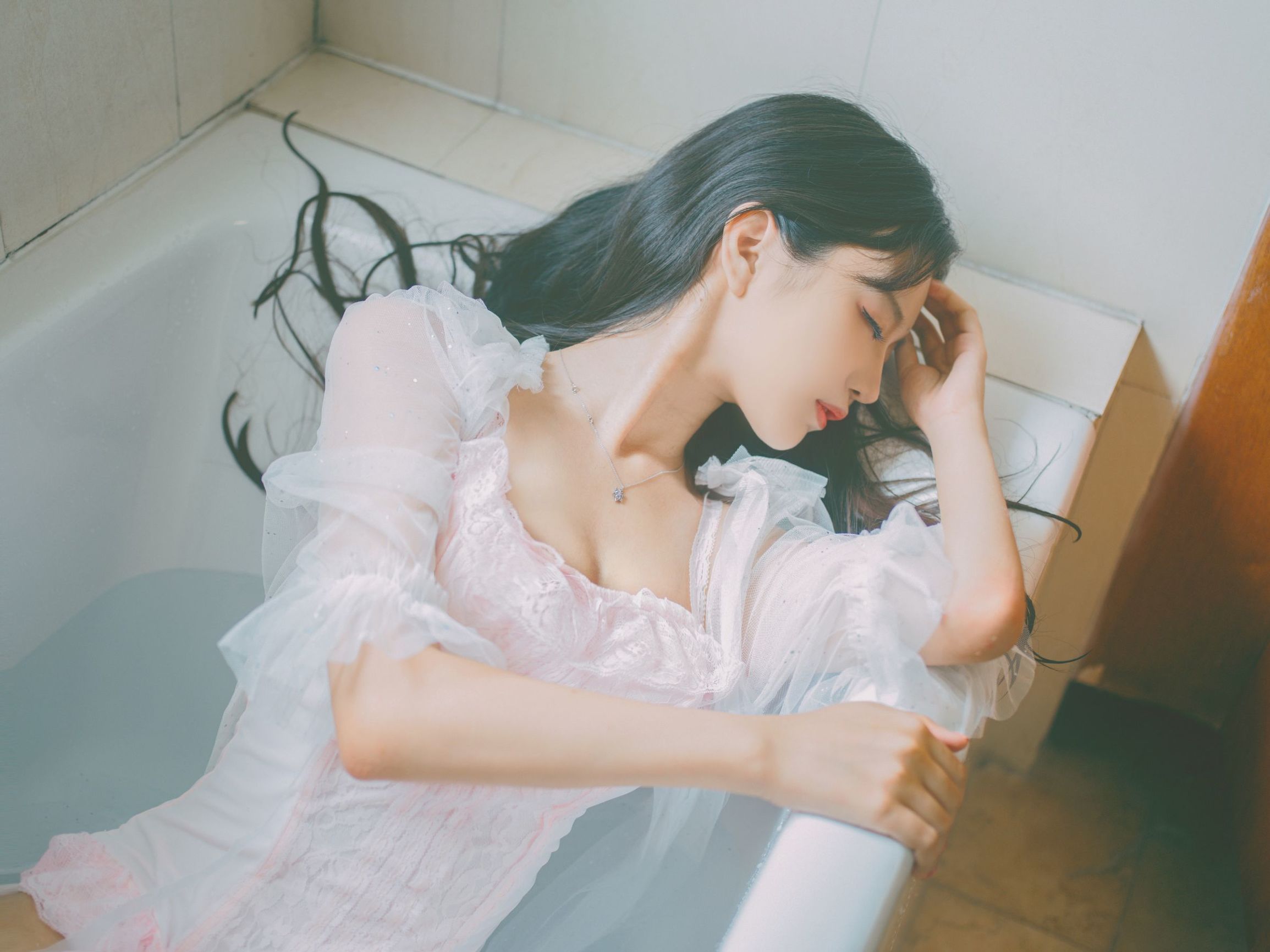 蘿莉COS] Shika小鹿鹿 - 浴缸