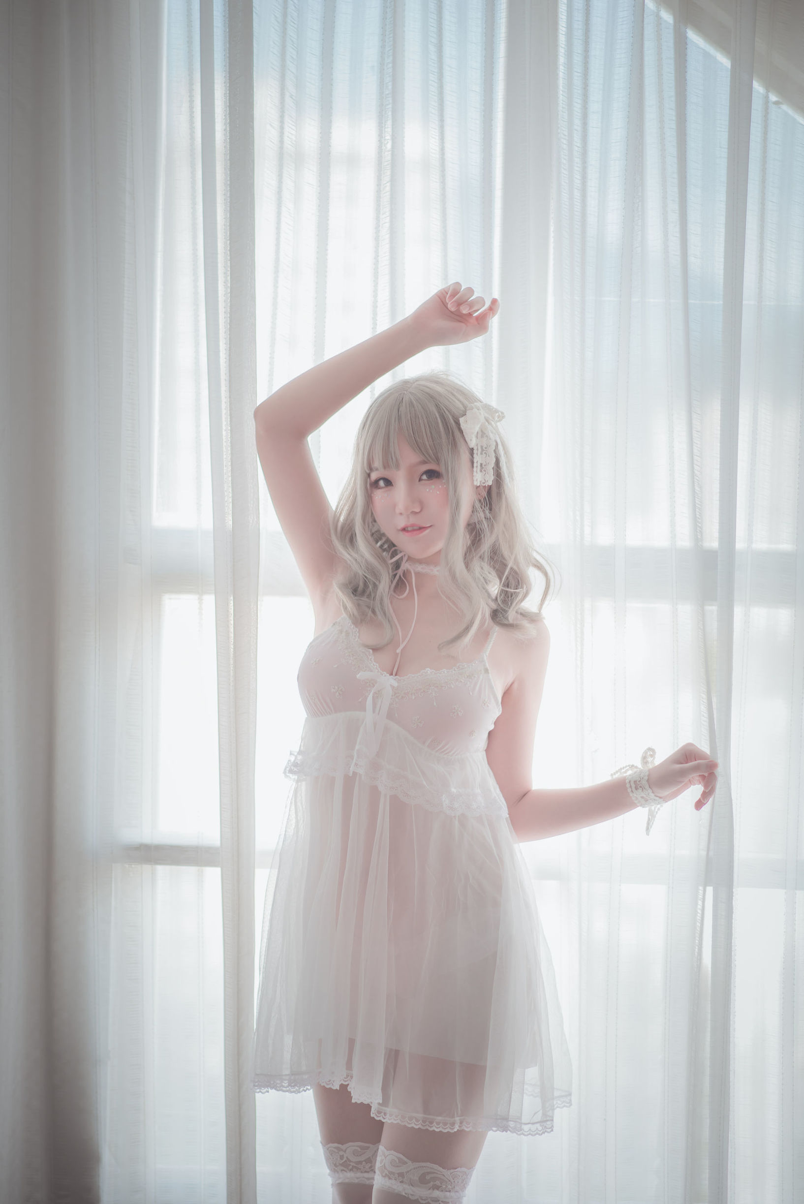  belle ta COS] Yoko Zhai Xia "Váy liền lụa trắng