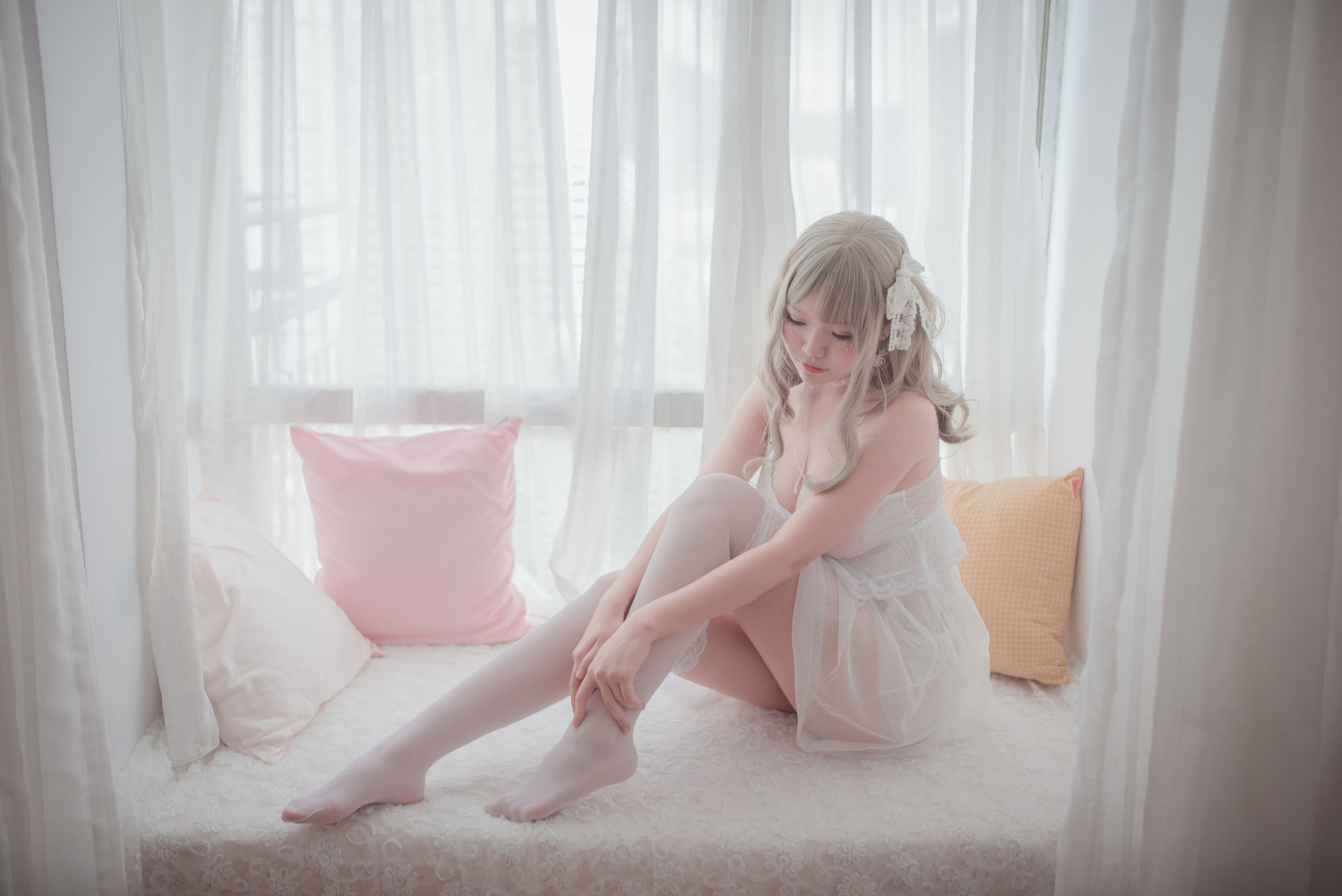 ロリコス] ヨコ宅夏《白いシルクのワンピース》