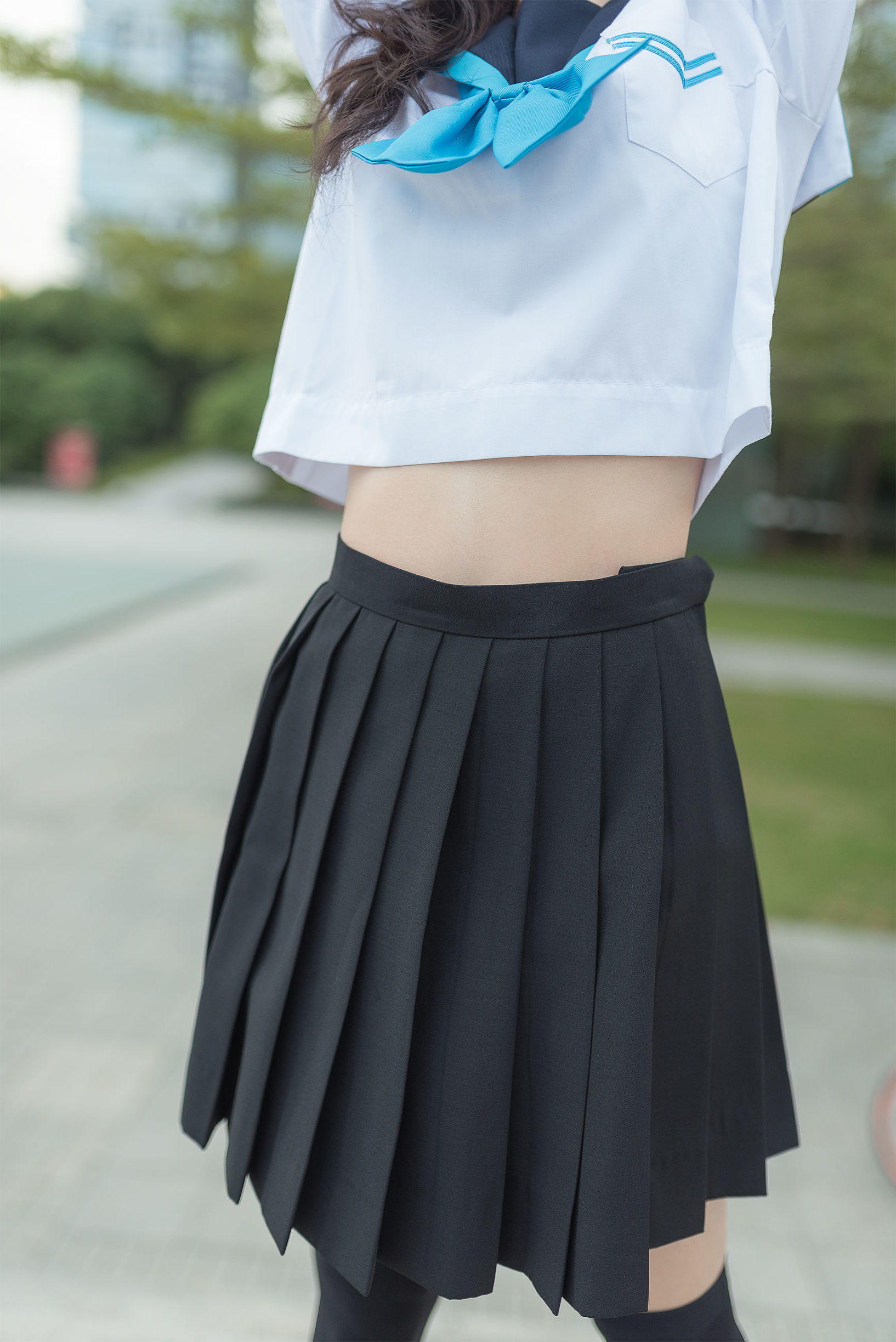 風の領域] No.003 黒ストッキング美脚屋外