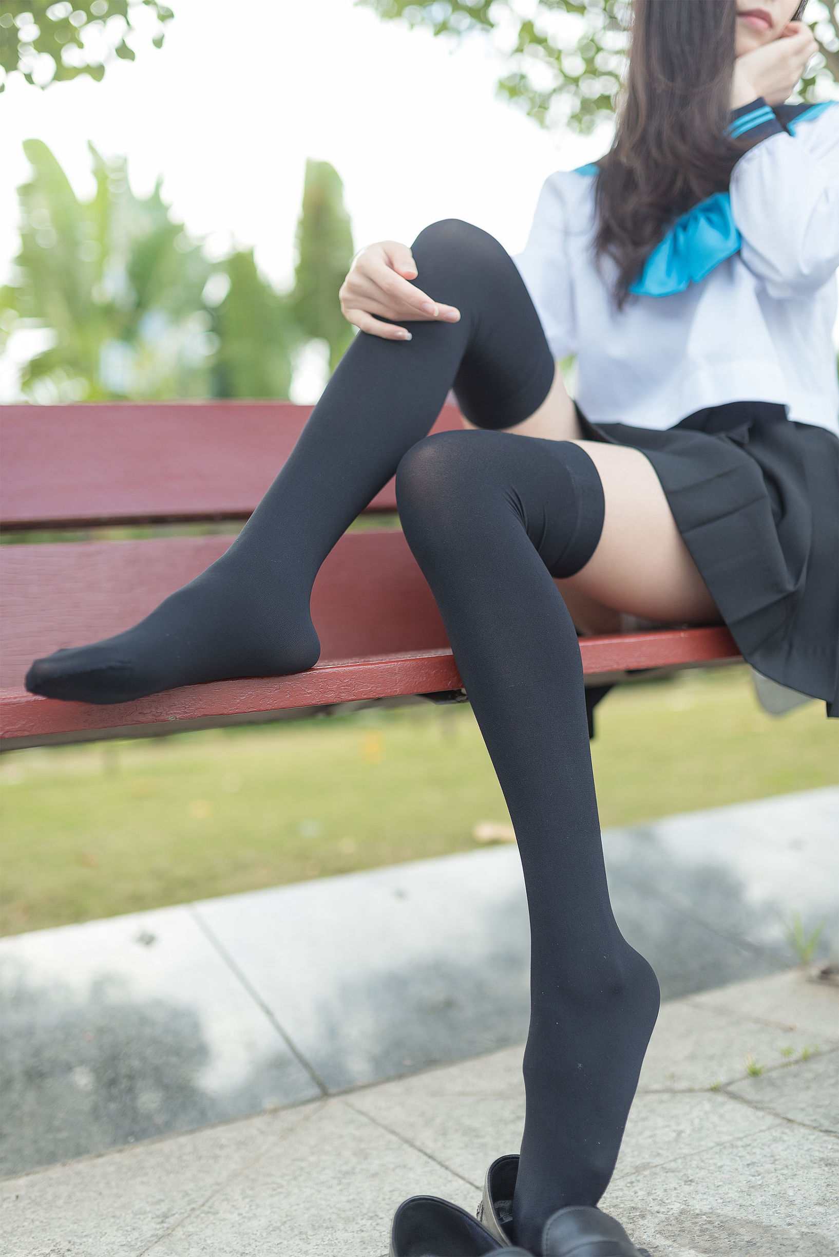 Feng Zhi Lingyu] No. 003: Black Silk Beautiful Legs Outdoor