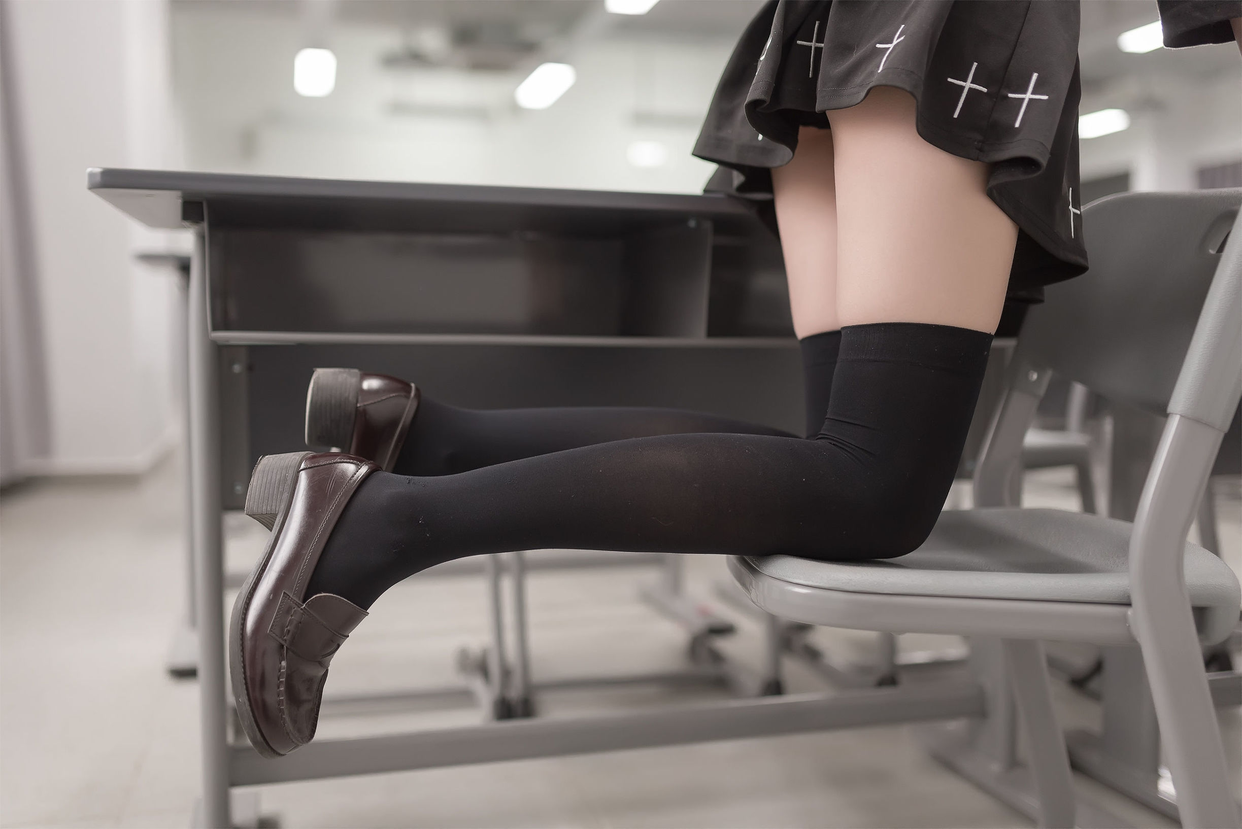 風の領域] NO.011 教室黒絲修長美脚
