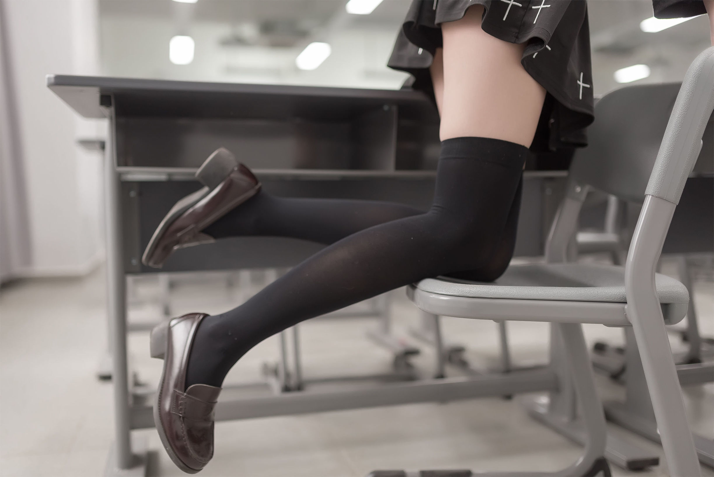 風の領域] NO.011 教室黒絲修長美脚
