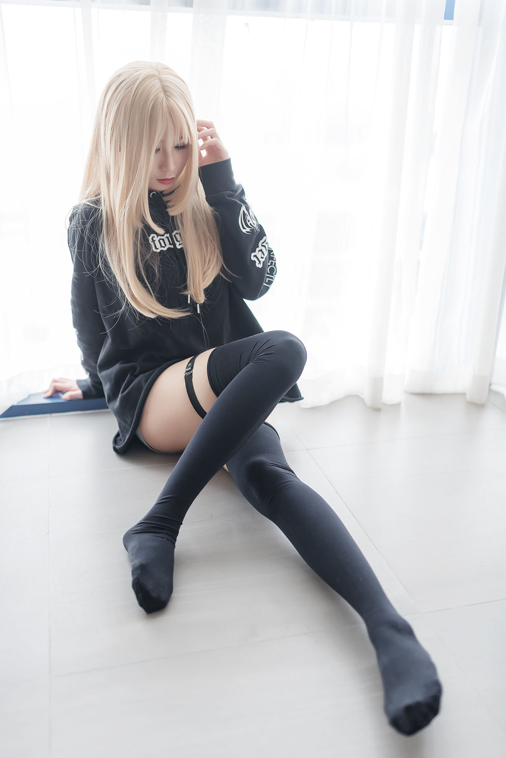 風の領域] NO.017 金髪美女 黒色誘惑
