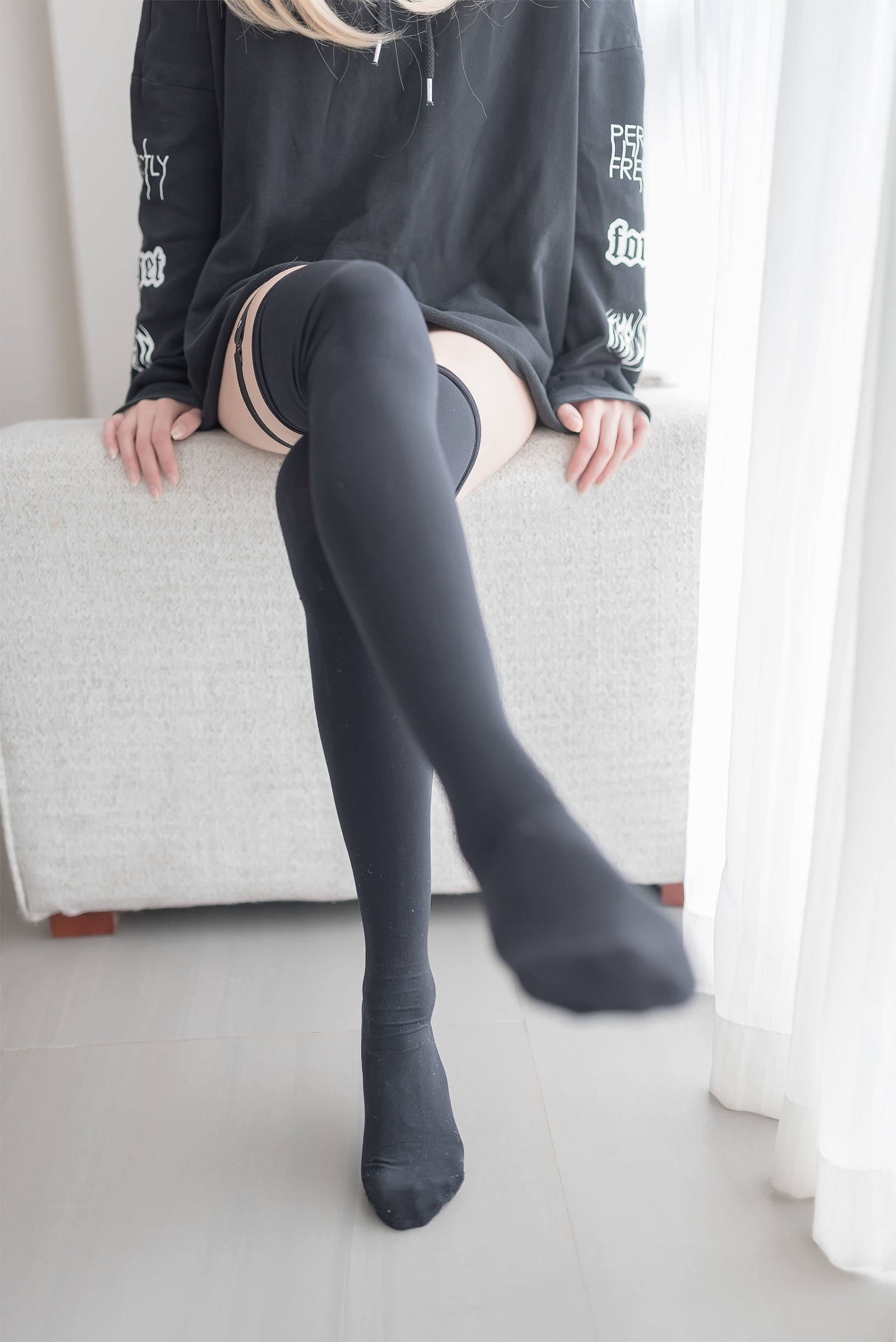 風の領域] NO.017 金髪美女 黒色誘惑