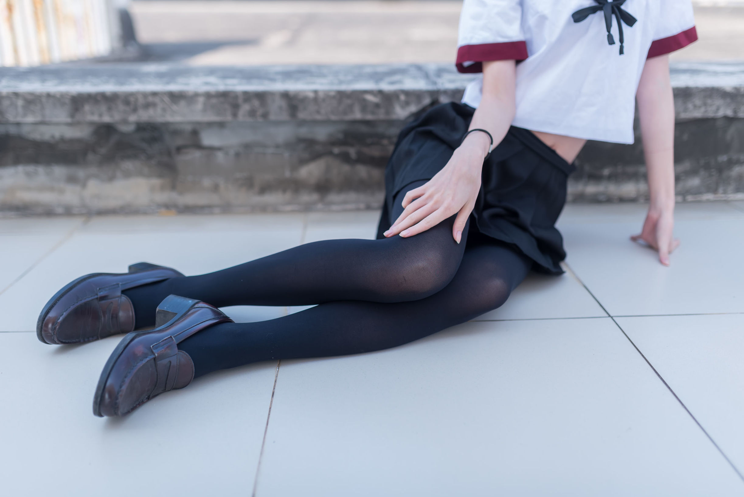 Realm of the Wind] No. 031: Black Silk Stockings Junior on the Rooftop