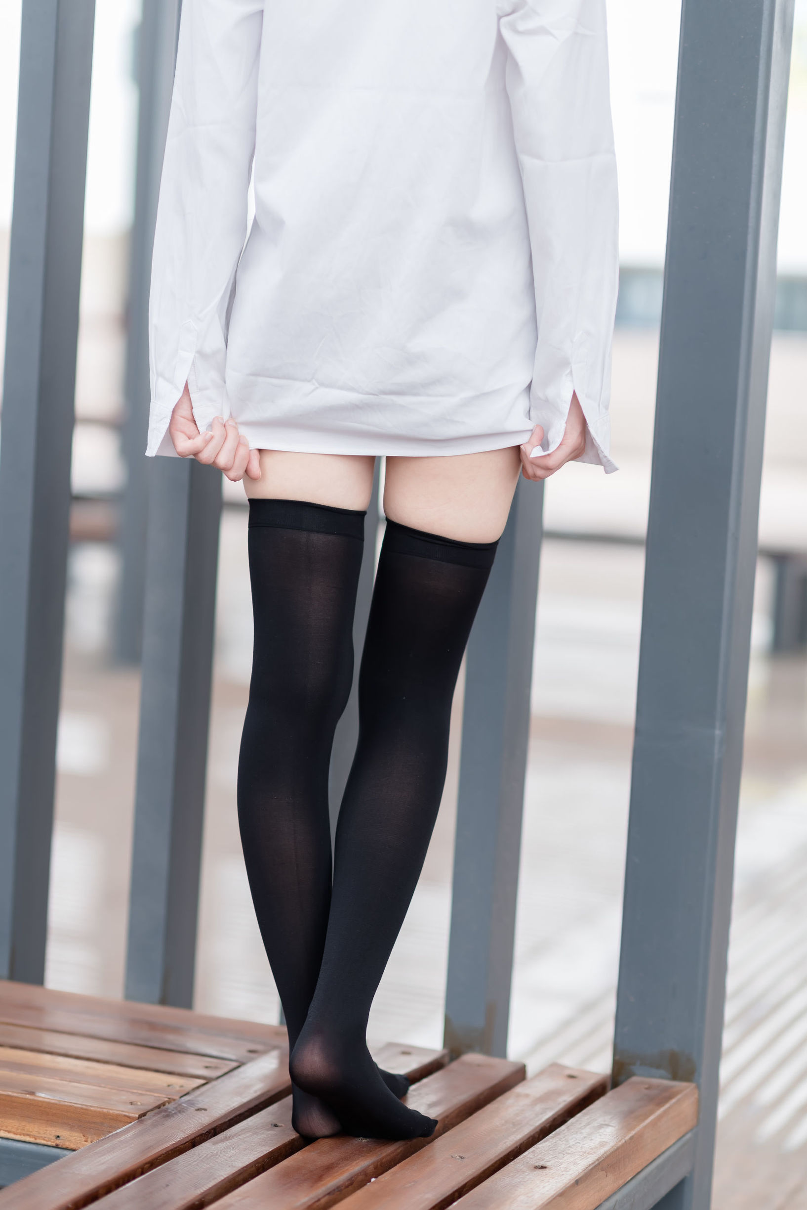 Phong Chi Linh Vực] NO.039 Áo sơ mi trắng, tất đen, đôi chân đẹp
