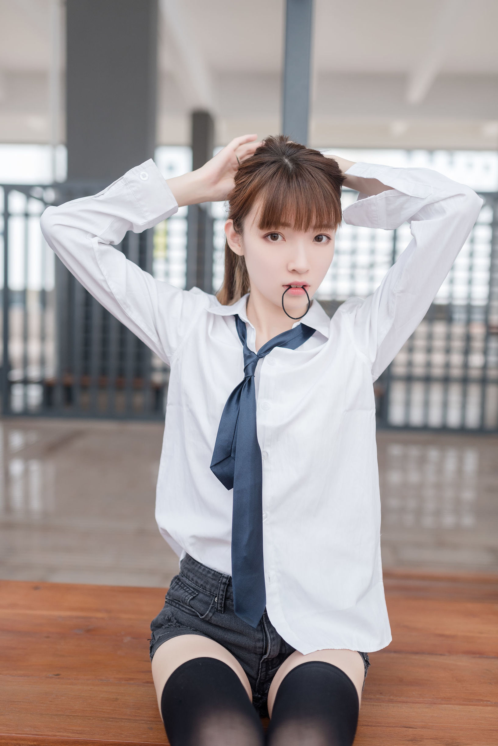 Phong Chi Linh Vực] NO.039 Áo sơ mi trắng, tất đen, đôi chân đẹp