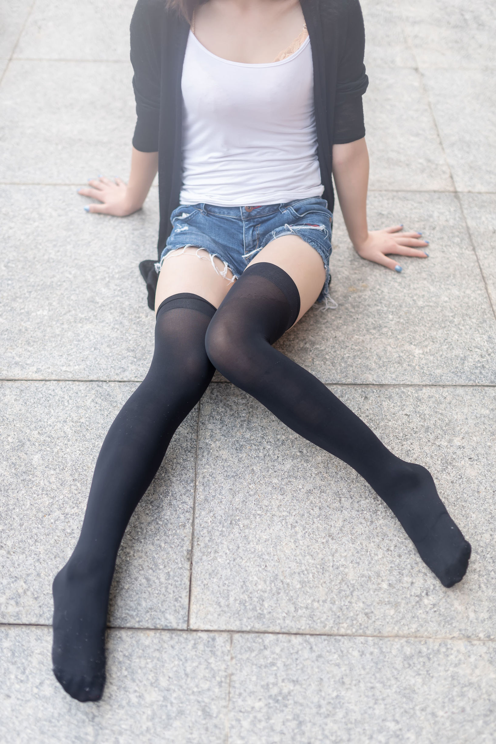 Wind Domain No. 043: Black Silk Big Bust Fashion Young Girl Outdoor Photobook