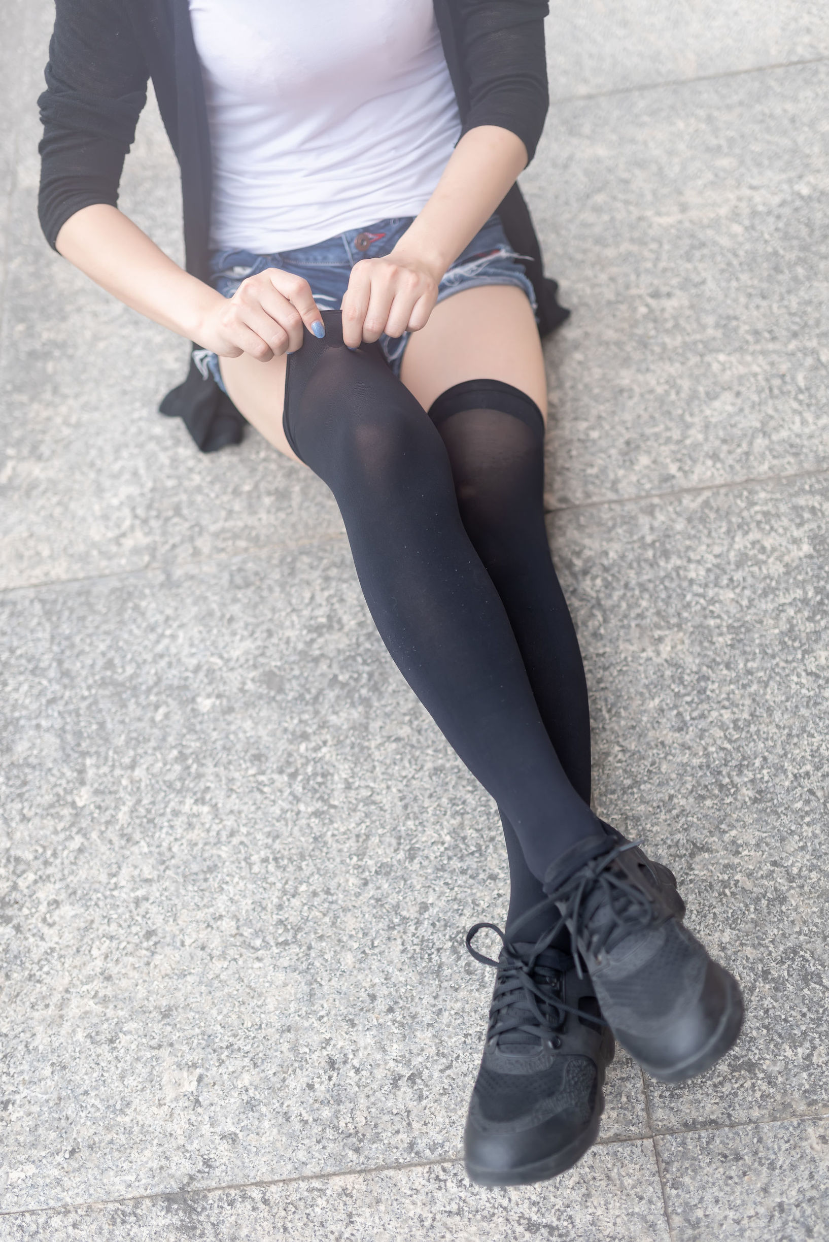 เขตแดนแห่งสายลม] NO.043 ถุงน่องดำหน้าอกใหญ่สาวแฟชั่นสไตล์เยาว์กลางแจ้ง หนังสือภาพ