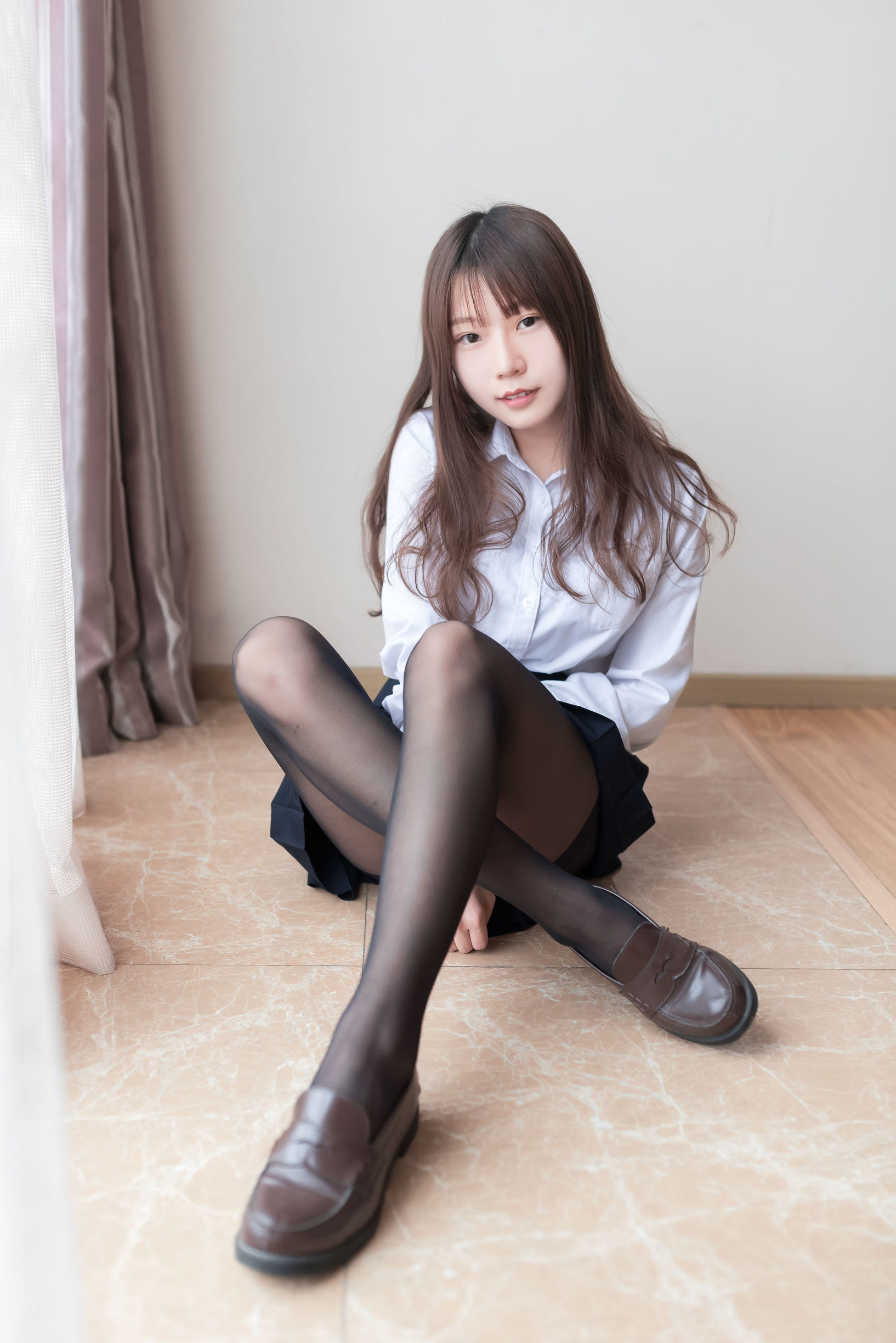 Phong Chi Linh Vực] NO.048 Váy xếp ly đen tơ
