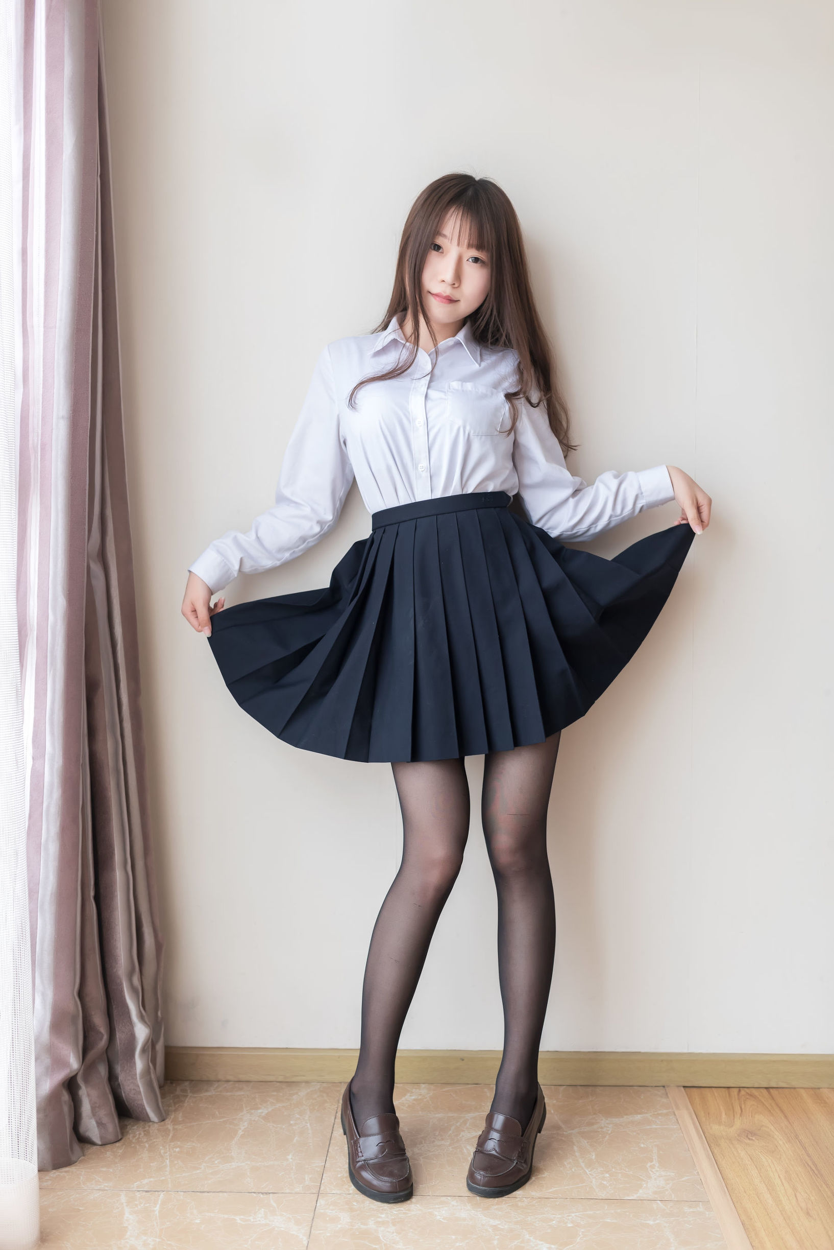 Phong Chi Linh Vực] NO.048 Váy xếp ly đen tơ