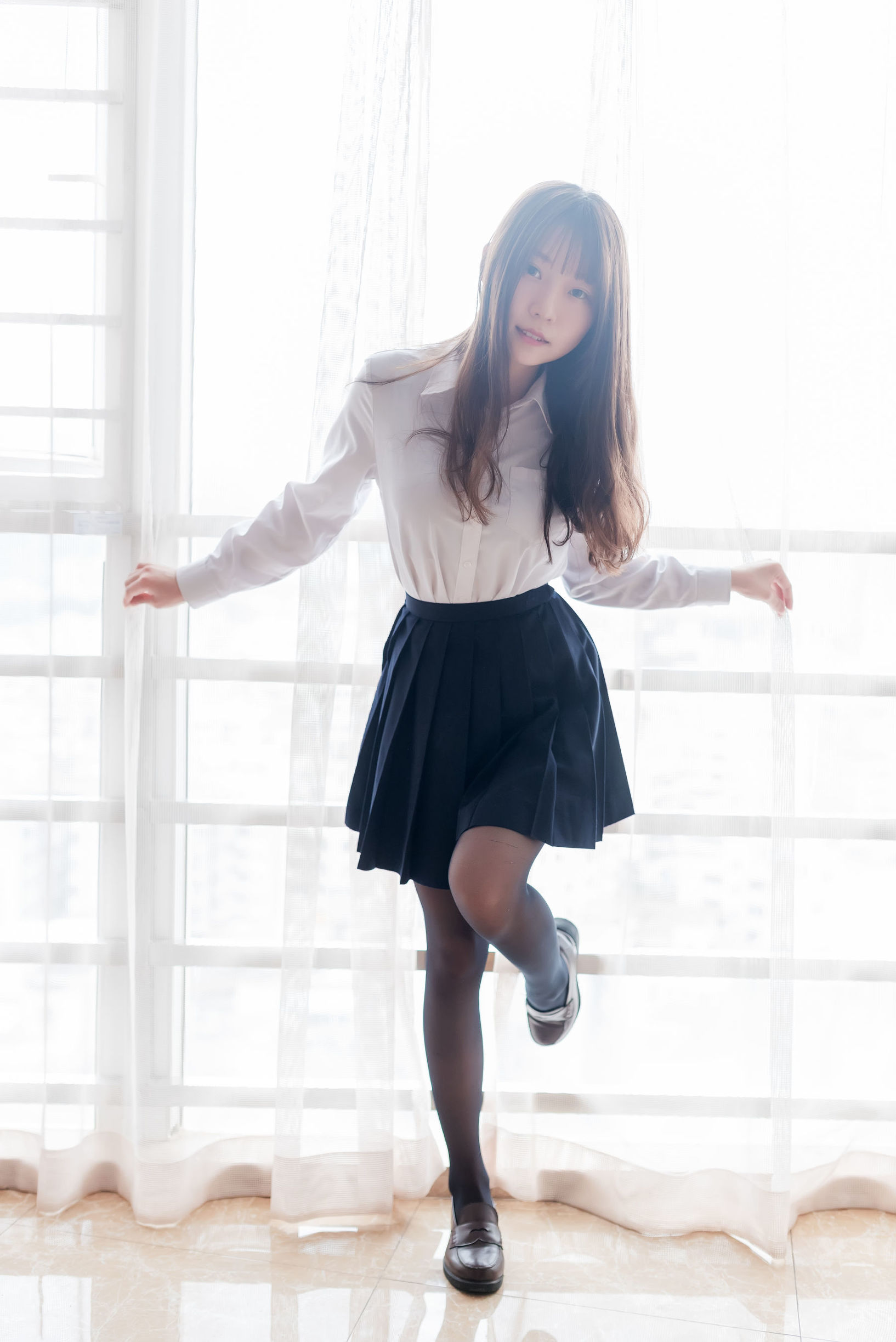 Phong Chi Linh Vực] NO.048 Váy xếp ly đen tơ