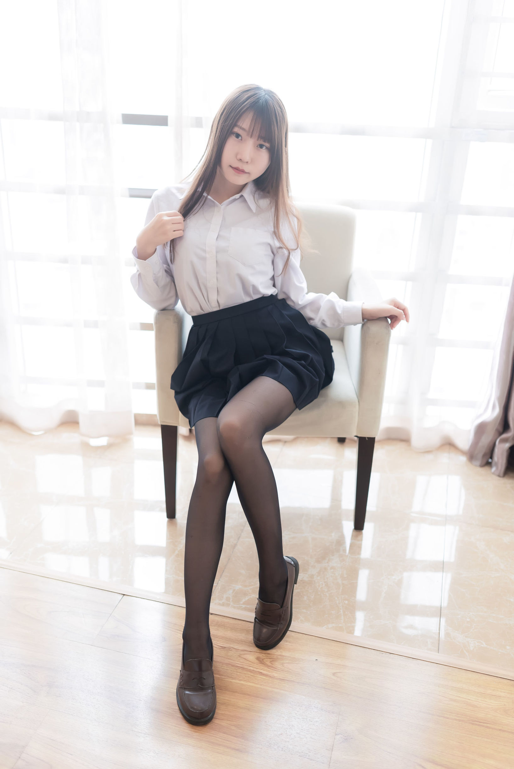 Phong Chi Linh Vực] NO.048 Váy xếp ly đen tơ