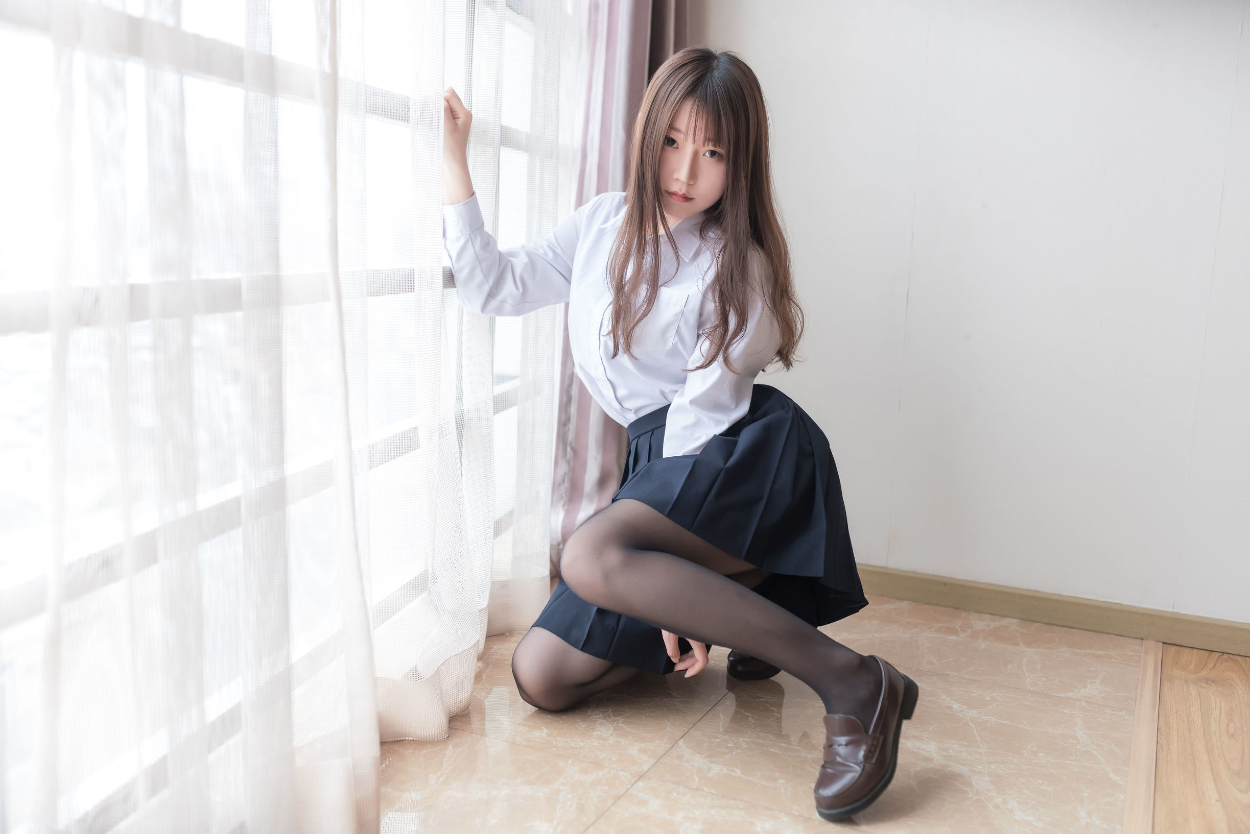 Phong Chi Linh Vực] NO.048 Váy xếp ly đen tơ