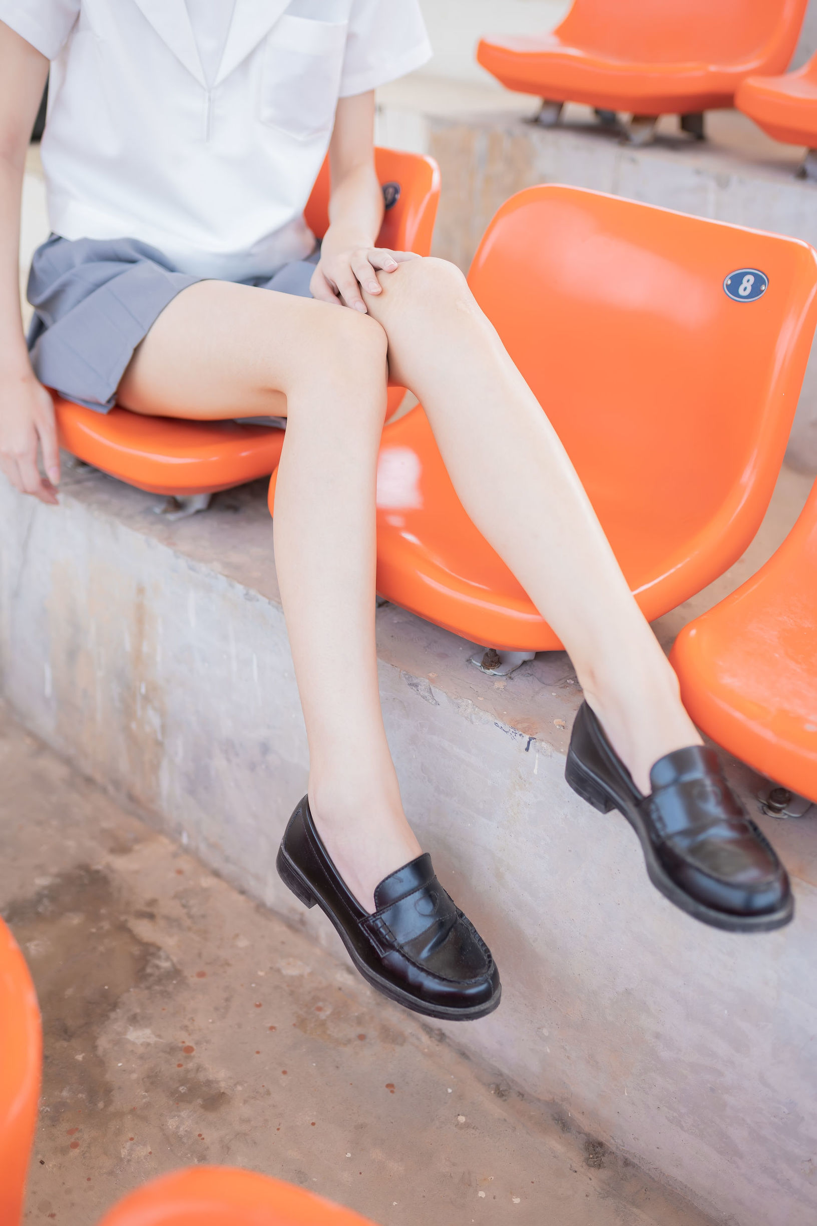 Feng Zhi Lingyu] No. 060: Sports Field Barefoot Beautiful Legs