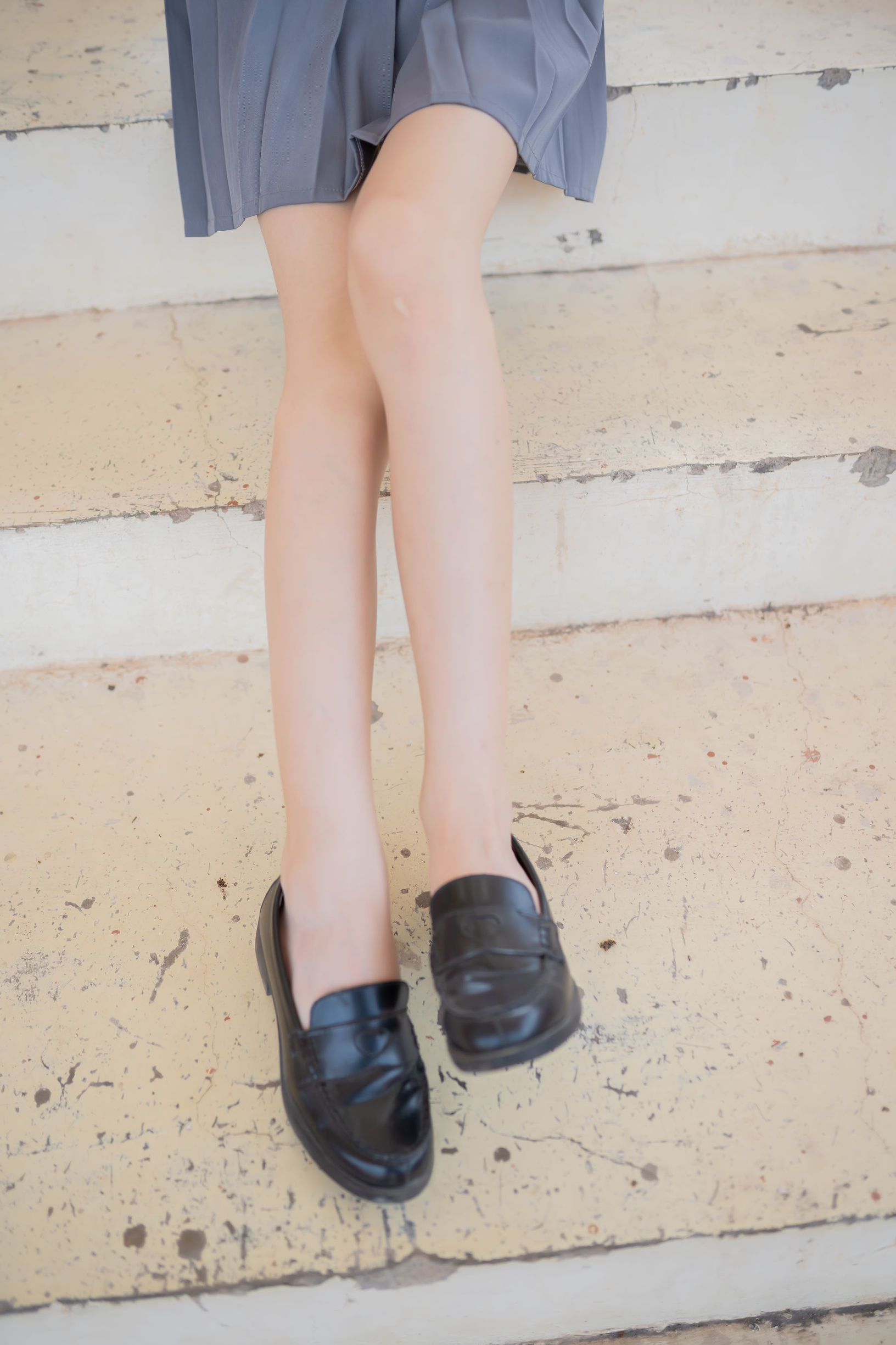 Feng Zhi Lingyu] No. 060: Sports Field Barefoot Beautiful Legs