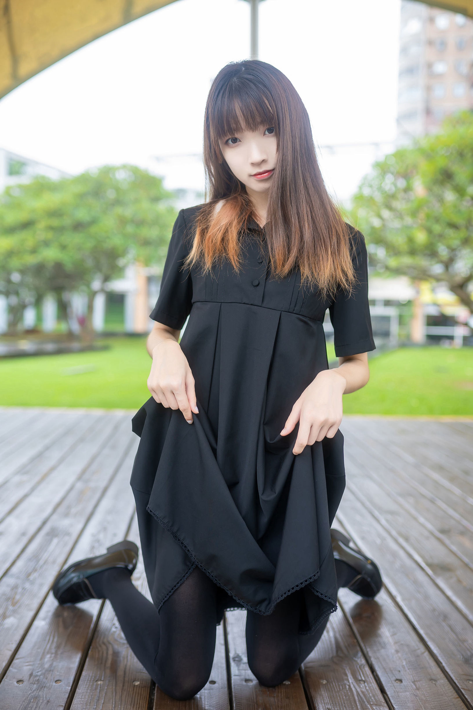 Phong Chi Lĩnh Vực] NO.064 Chân dài vớ đen ngoài trời