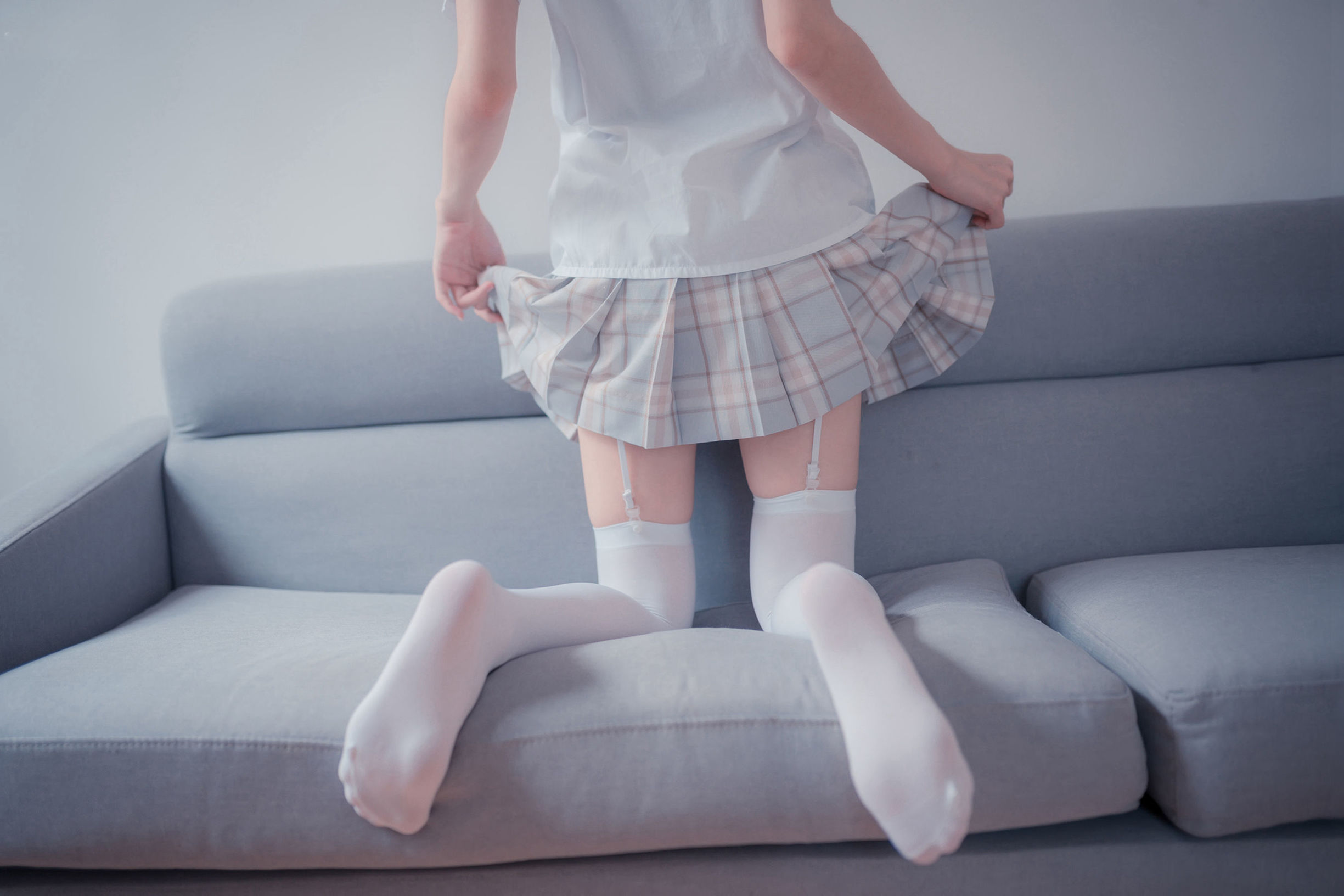 Feng Zhi Ling Yu] NO.065 Plaid Skirt Suspender White Silk