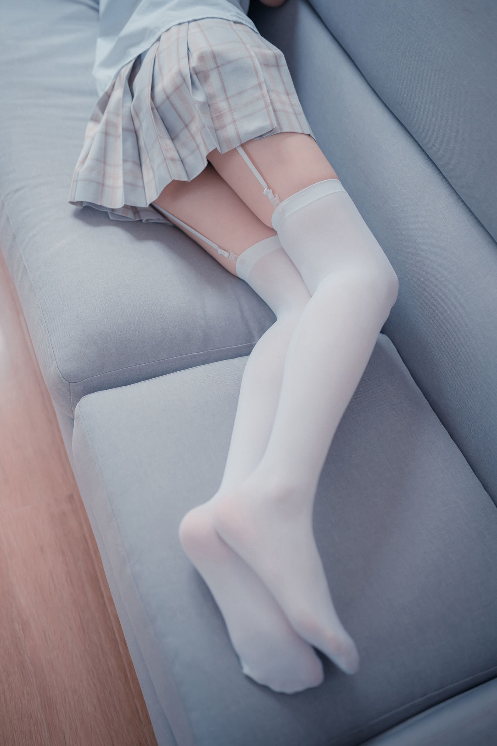 Feng Zhi Ling Yu] NO.065 Plaid Skirt Suspender White Silk