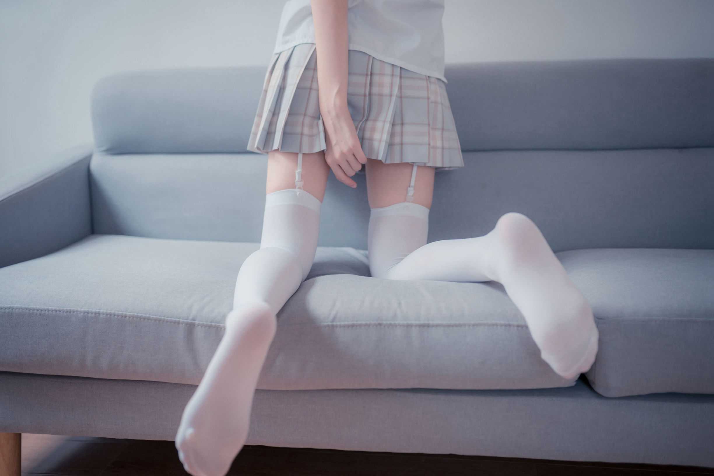 Feng Zhi Ling Yu] NO.065 Plaid Skirt Suspender White Silk