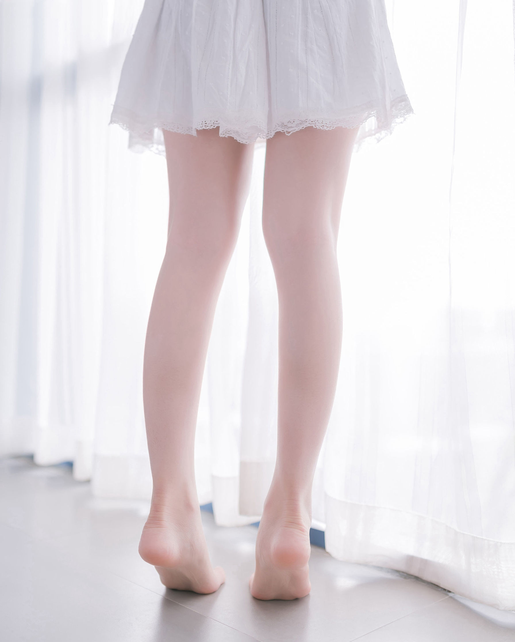 風の領域] No.083 清涼な少女の裸足