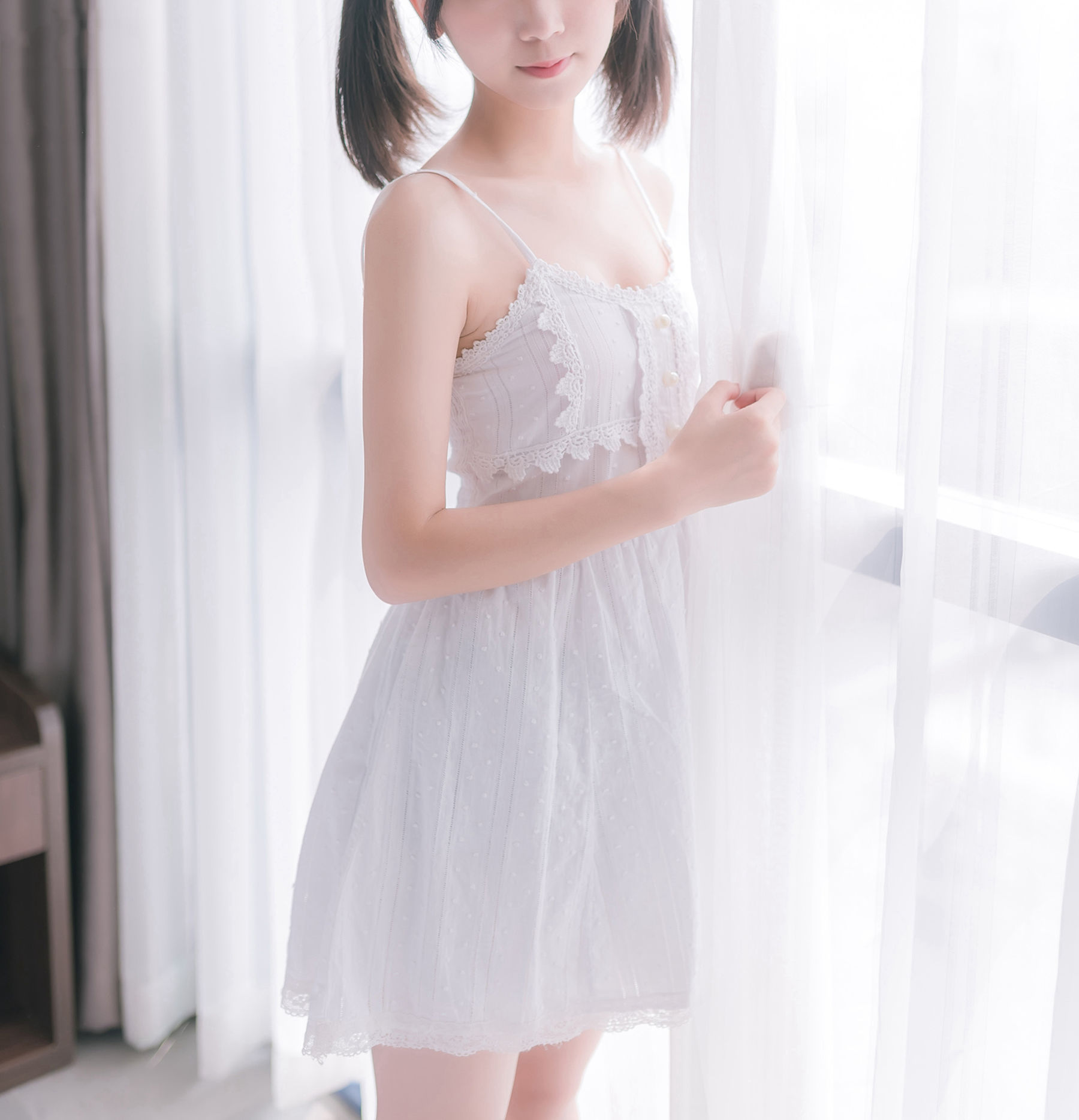 Domain of the Wind] No. 083: Refreshing Barefoot Young Girl