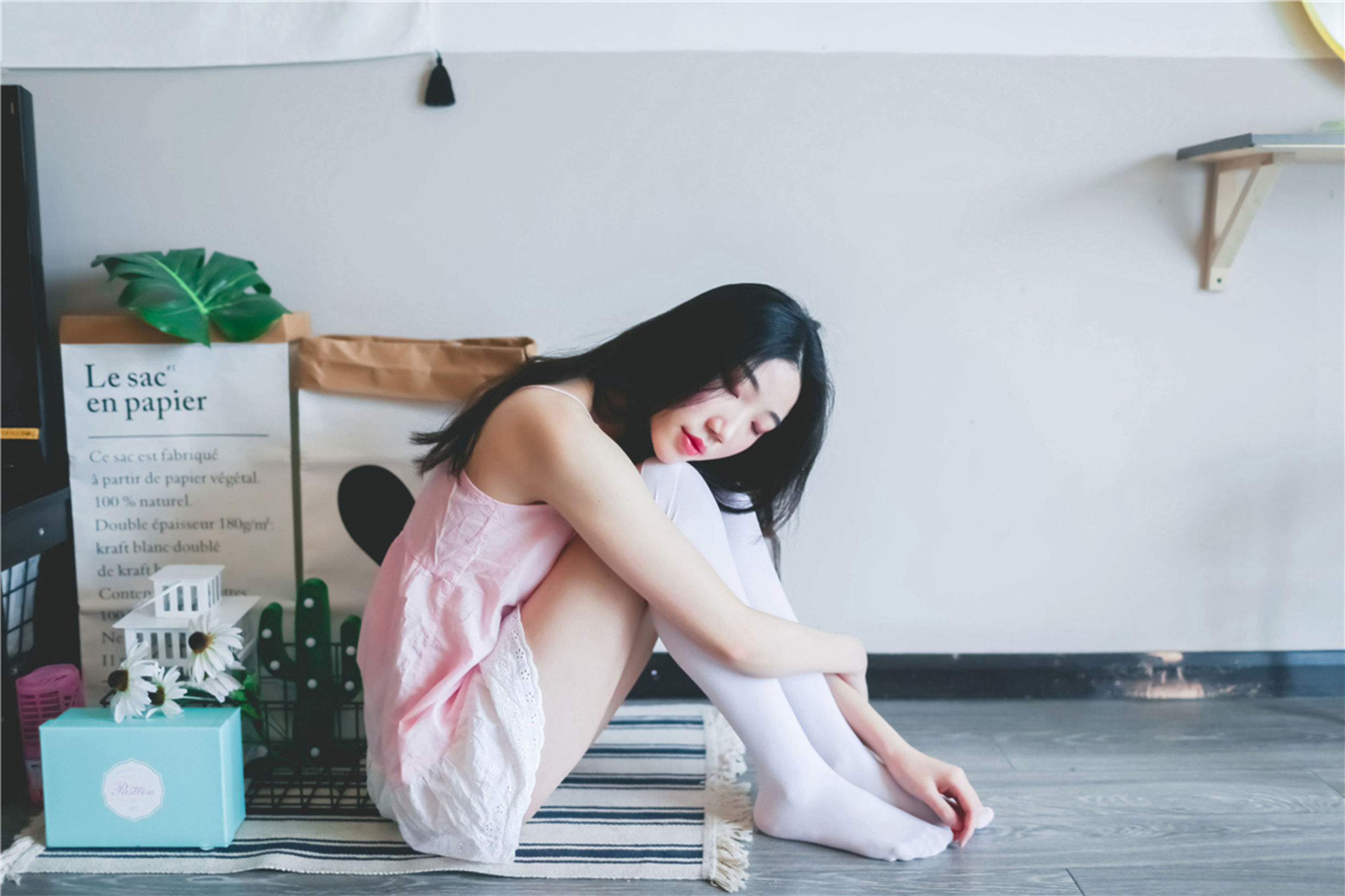 Phong Chi Linh Vực] Số 110 Váy đầm nhỏ dây màu hồng trắng tơ