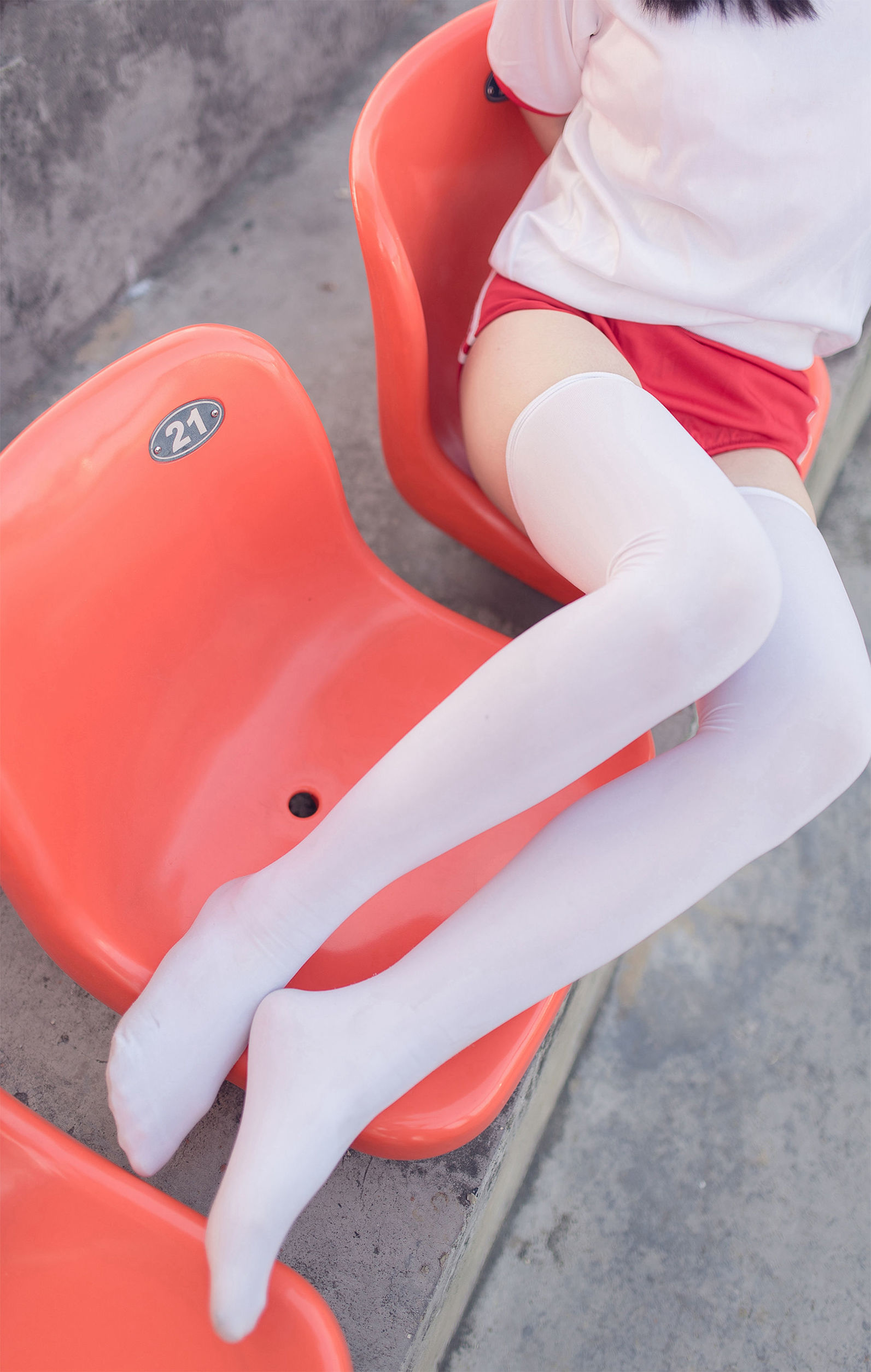風之領域] NO.112 運動場上的白絲體操服少女