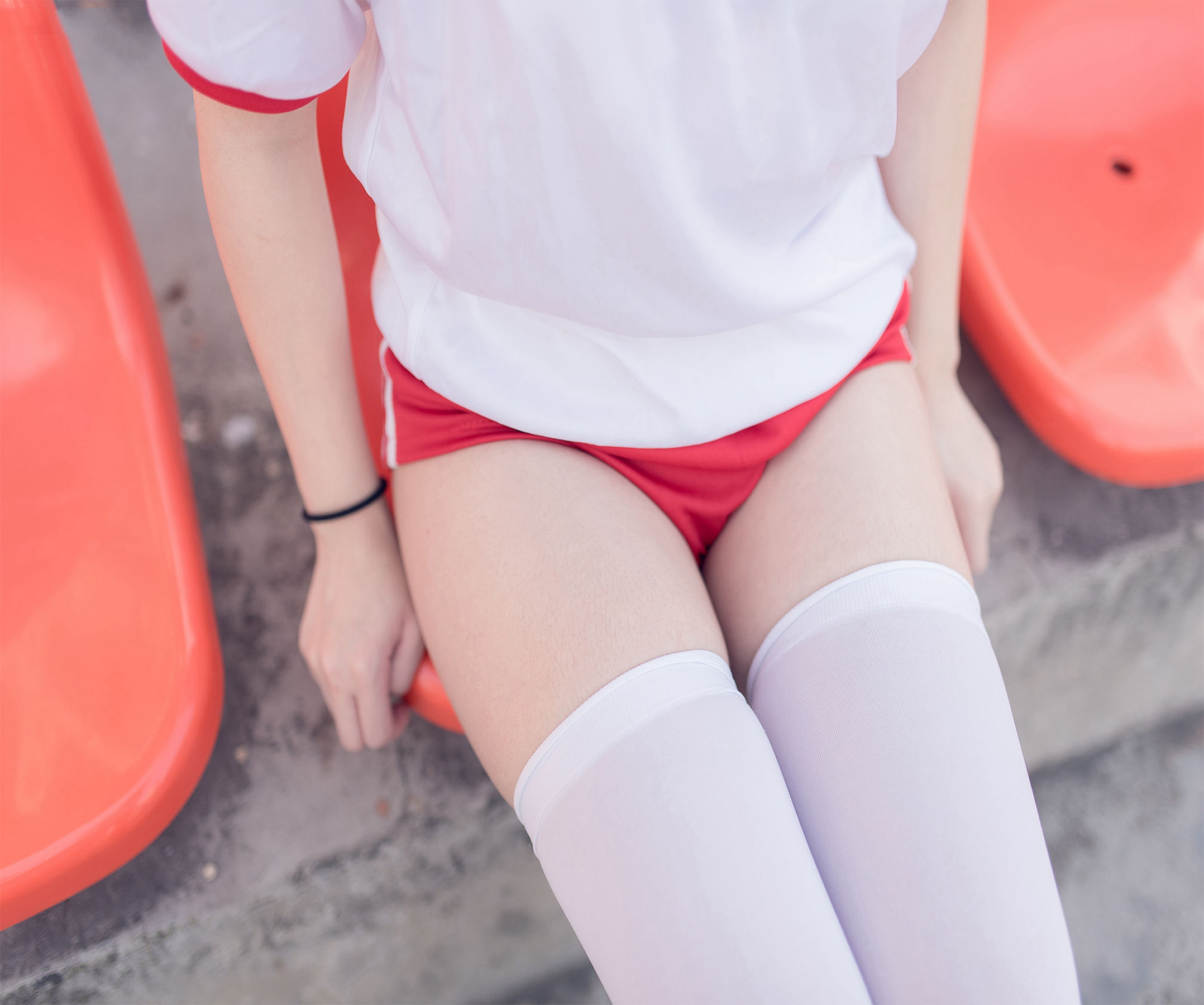 風之領域] NO.112 運動場上的白絲體操服少女
