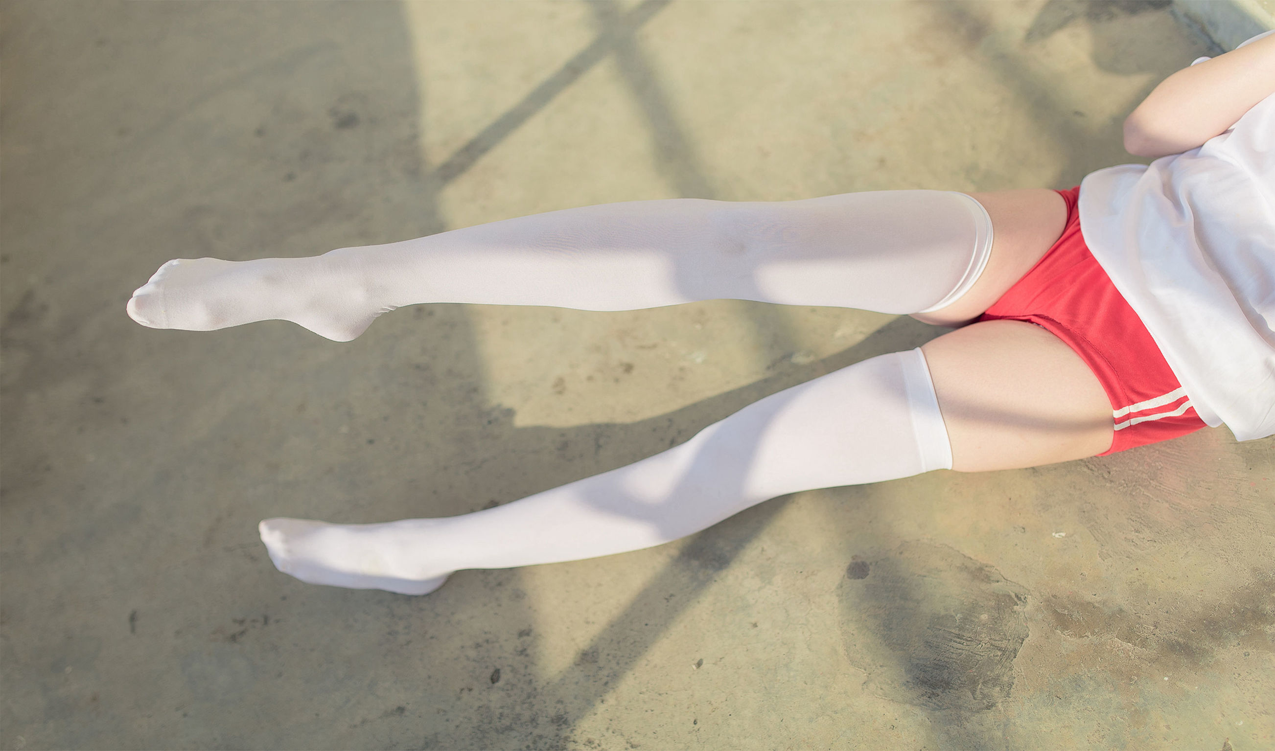風之領域] NO.112 運動場上的白絲體操服少女