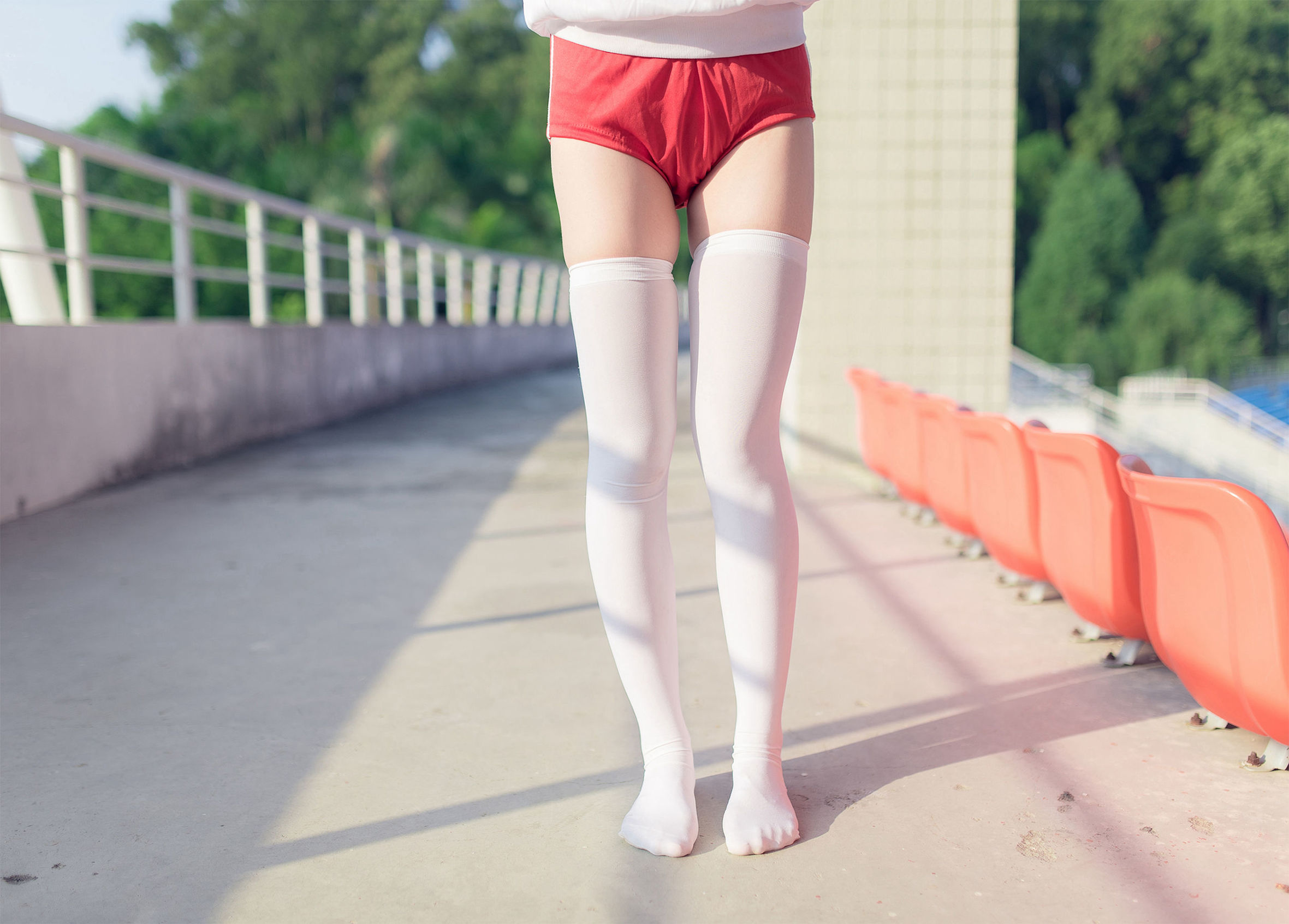 風之領域] NO.112 運動場上的白絲體操服少女