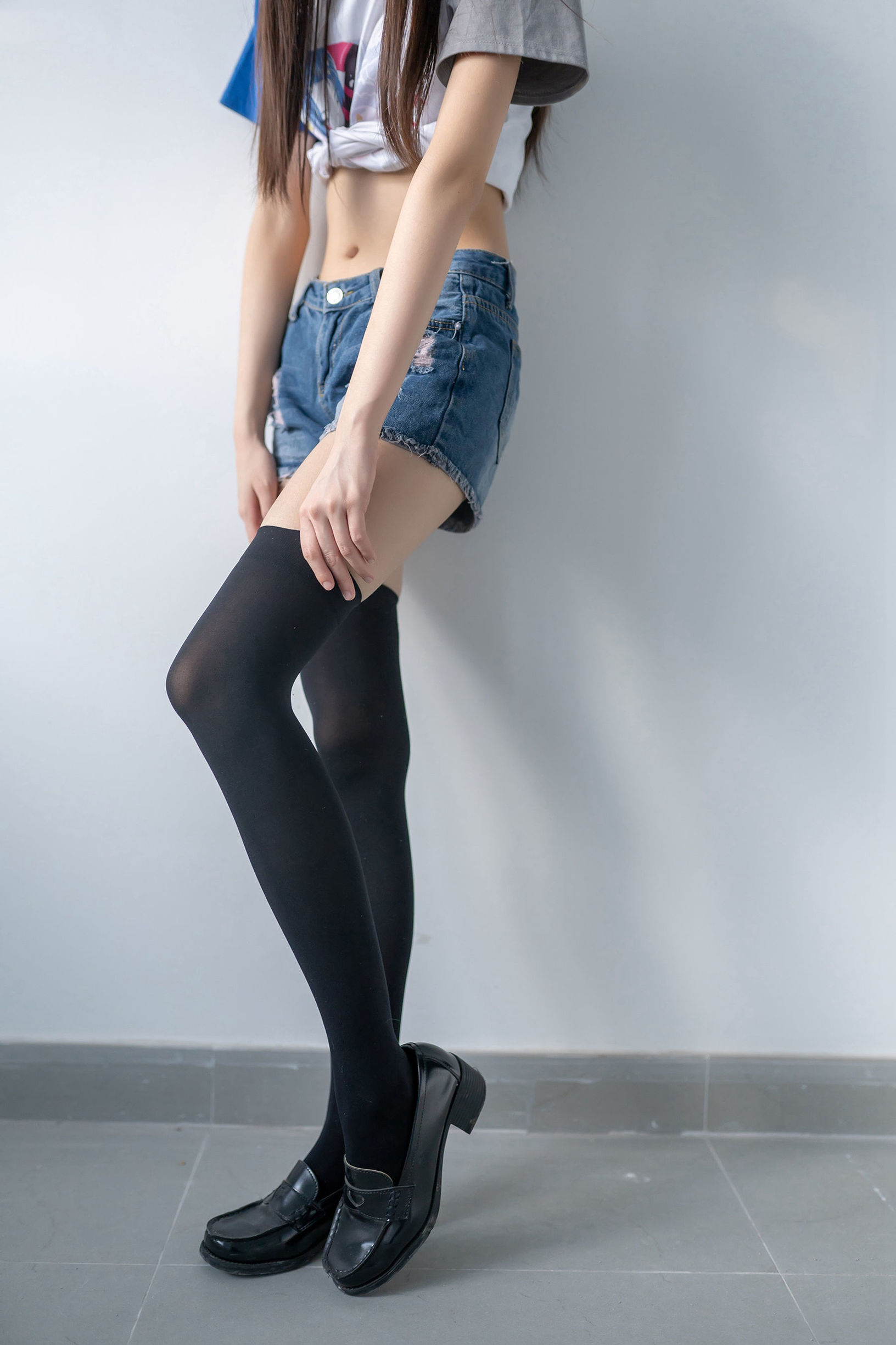 Domain of the Wind] No.113 Black Silk Denim Shorts with a Slender Waist