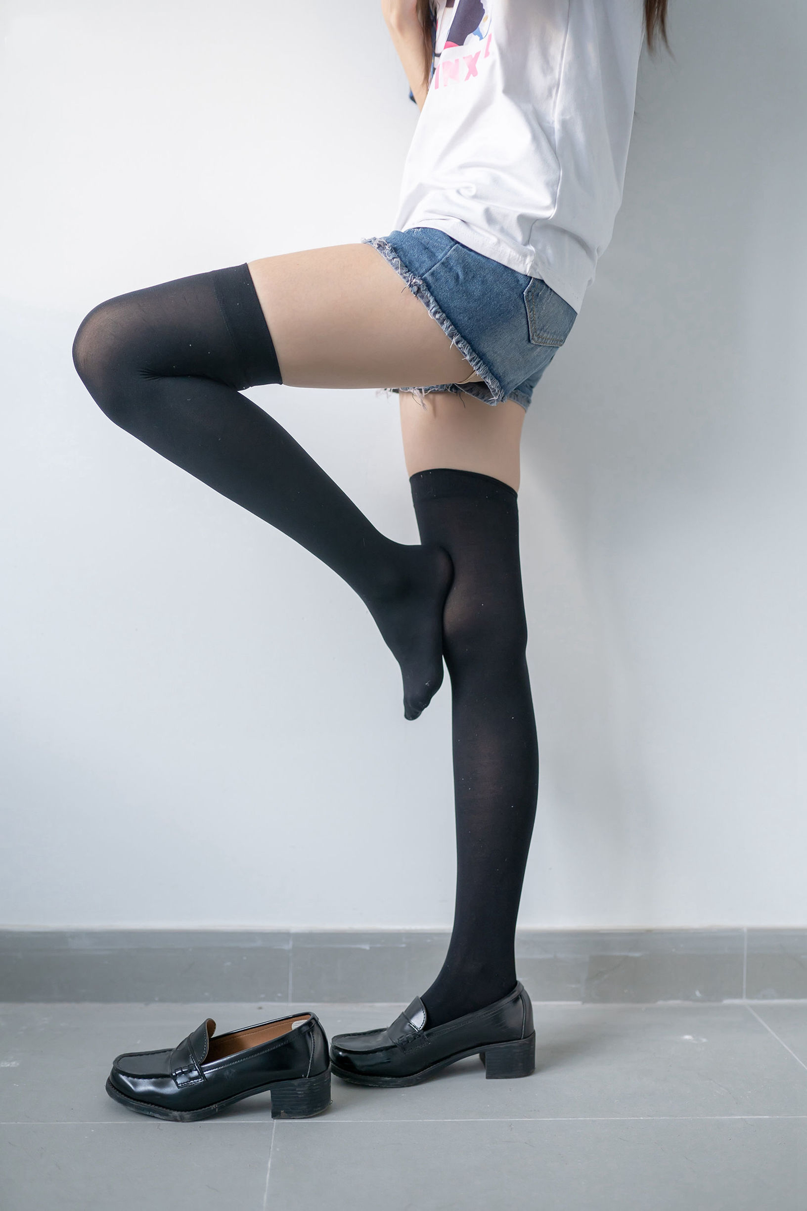 Domain of the Wind] No.113 Black Silk Denim Shorts with a Slender Waist