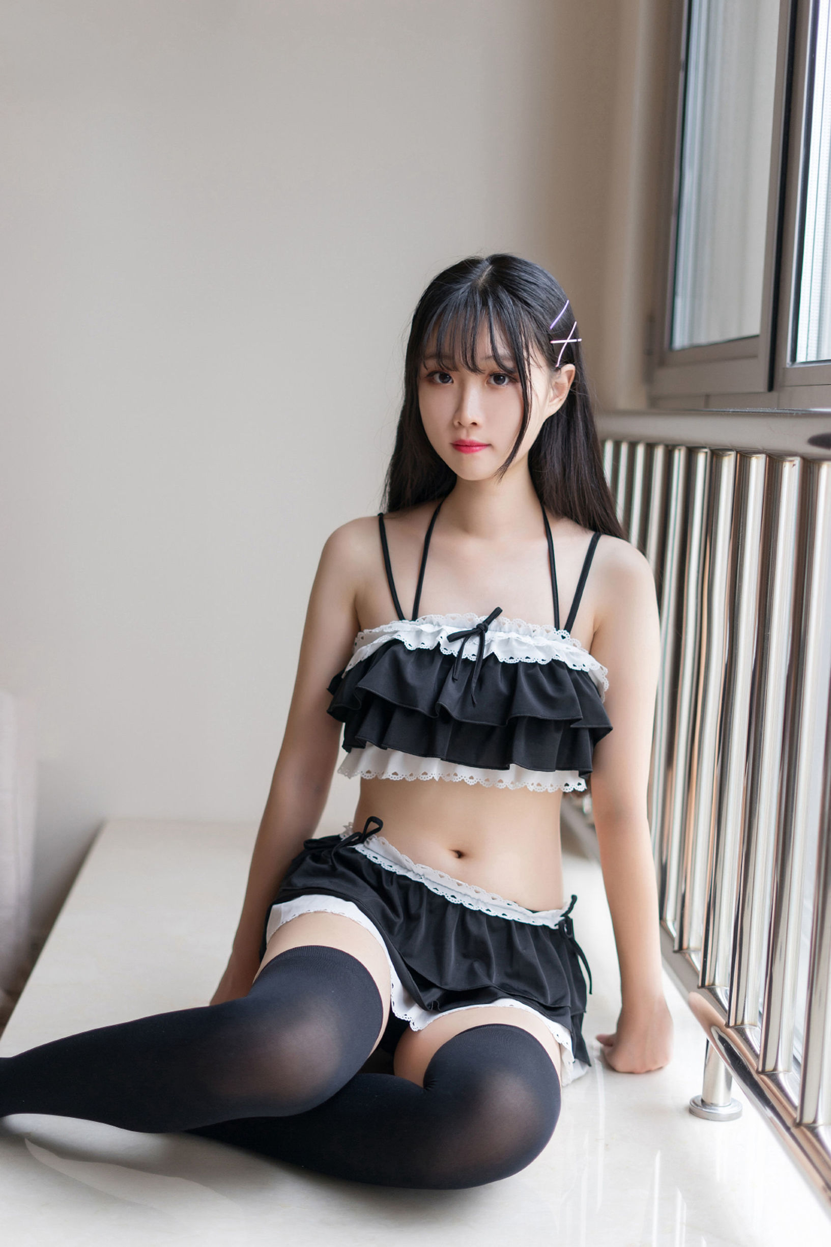 風の領域] NO.114 長髪の黒ストッキングの少女