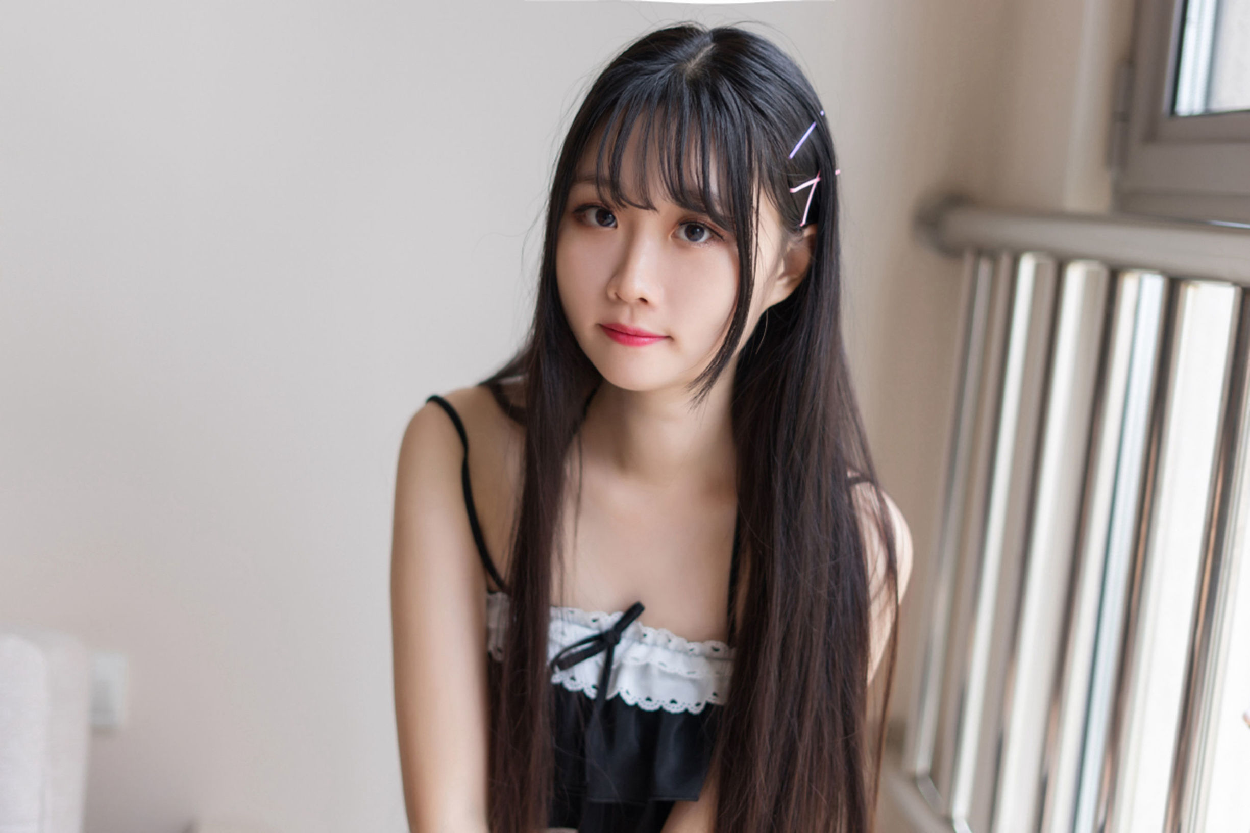 風の領域] NO.114 長髪の黒ストッキングの少女
