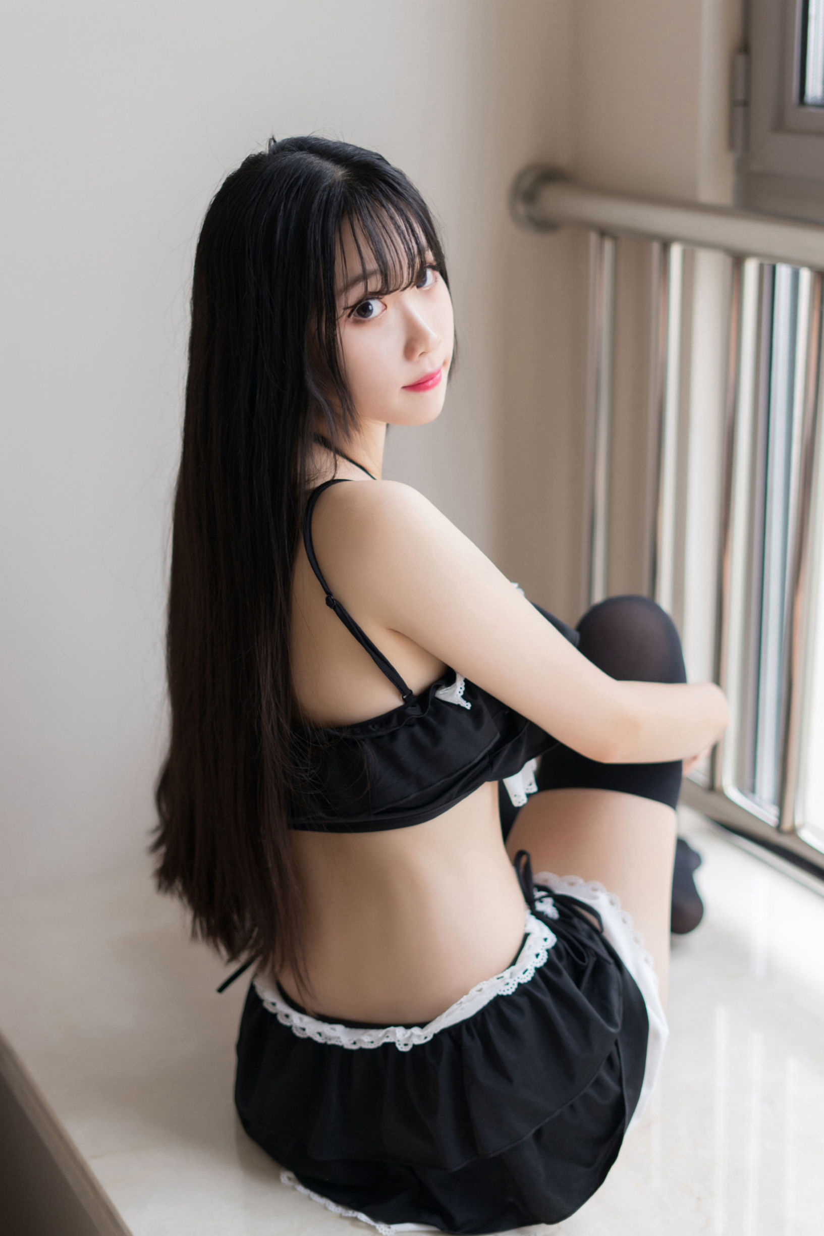 風の領域] NO.114 長髪の黒ストッキングの少女