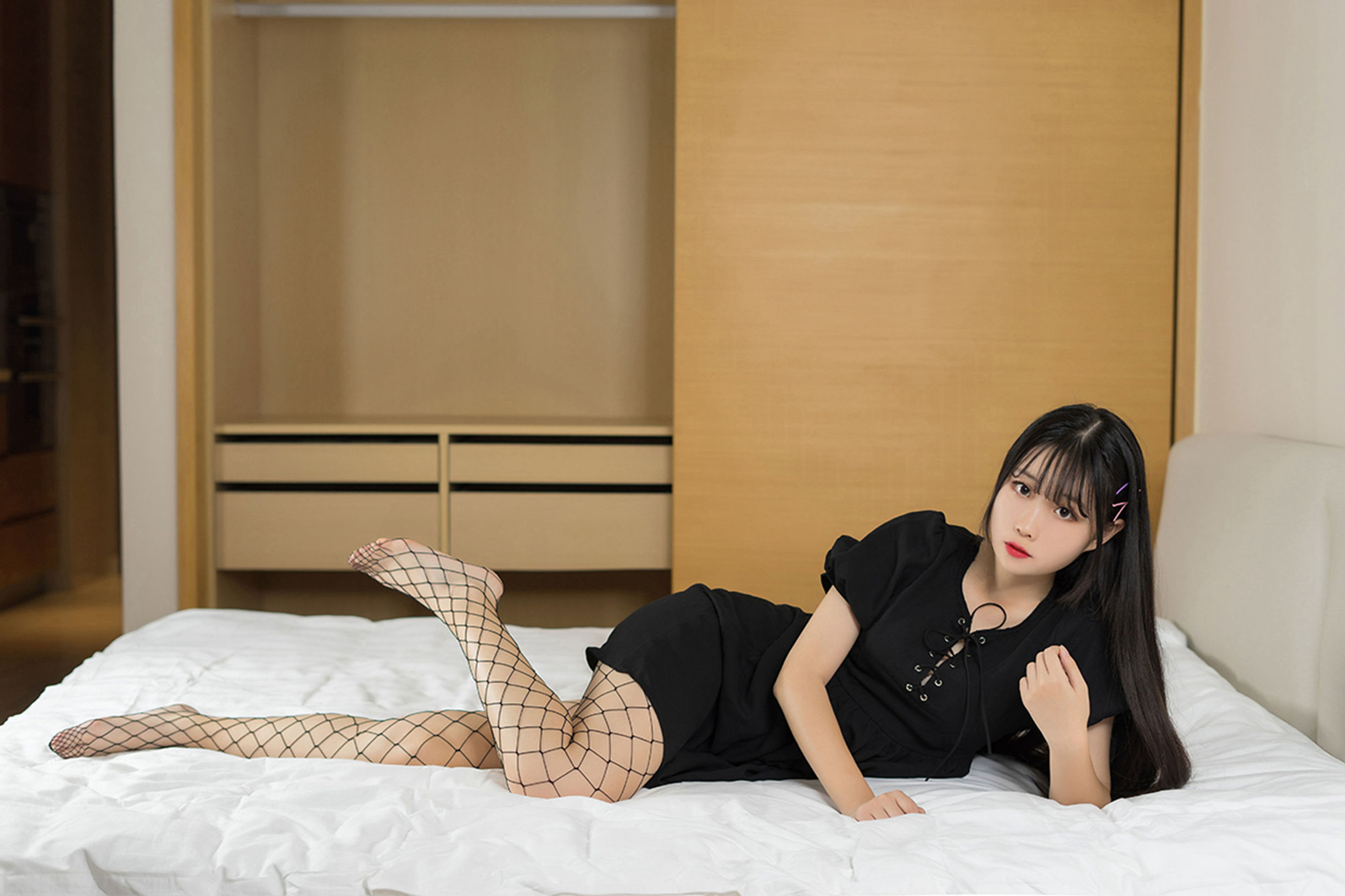 風の領域] No.116 黒ネットソックス少女