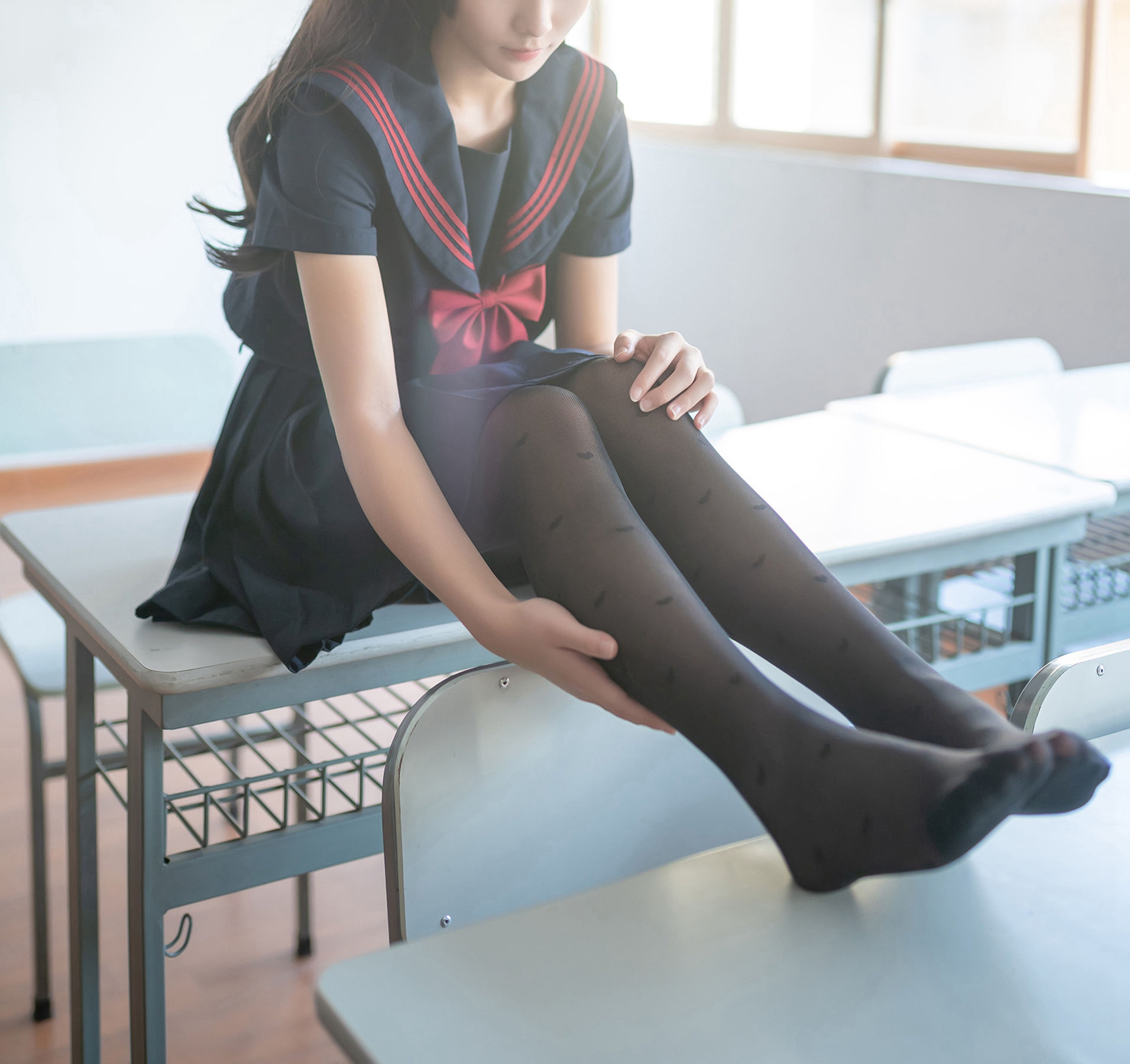 Wind's Domain] No. 127 Heart Black Silk Schoolgirl