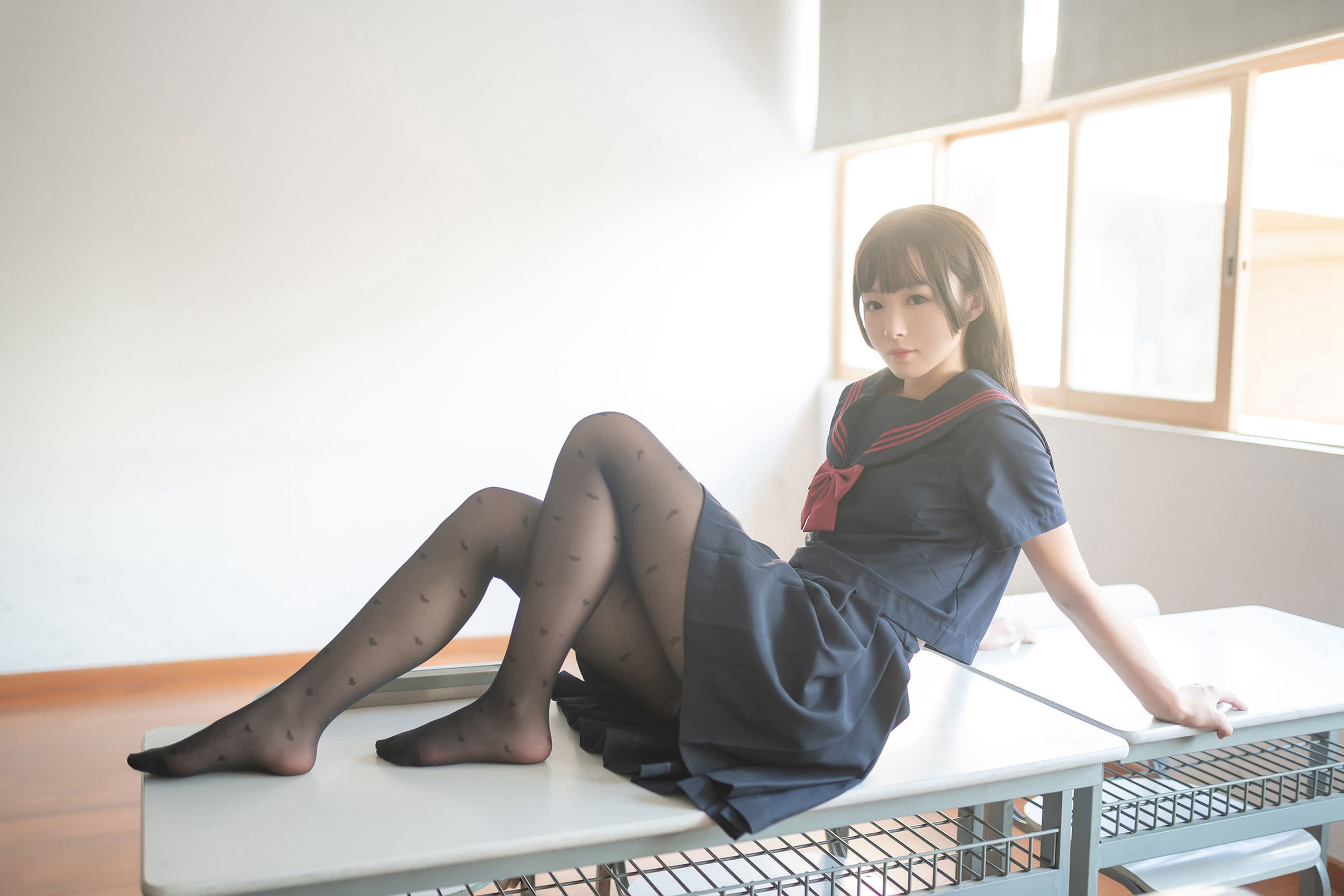 Wind's Domain] No. 127 Heart Black Silk Schoolgirl