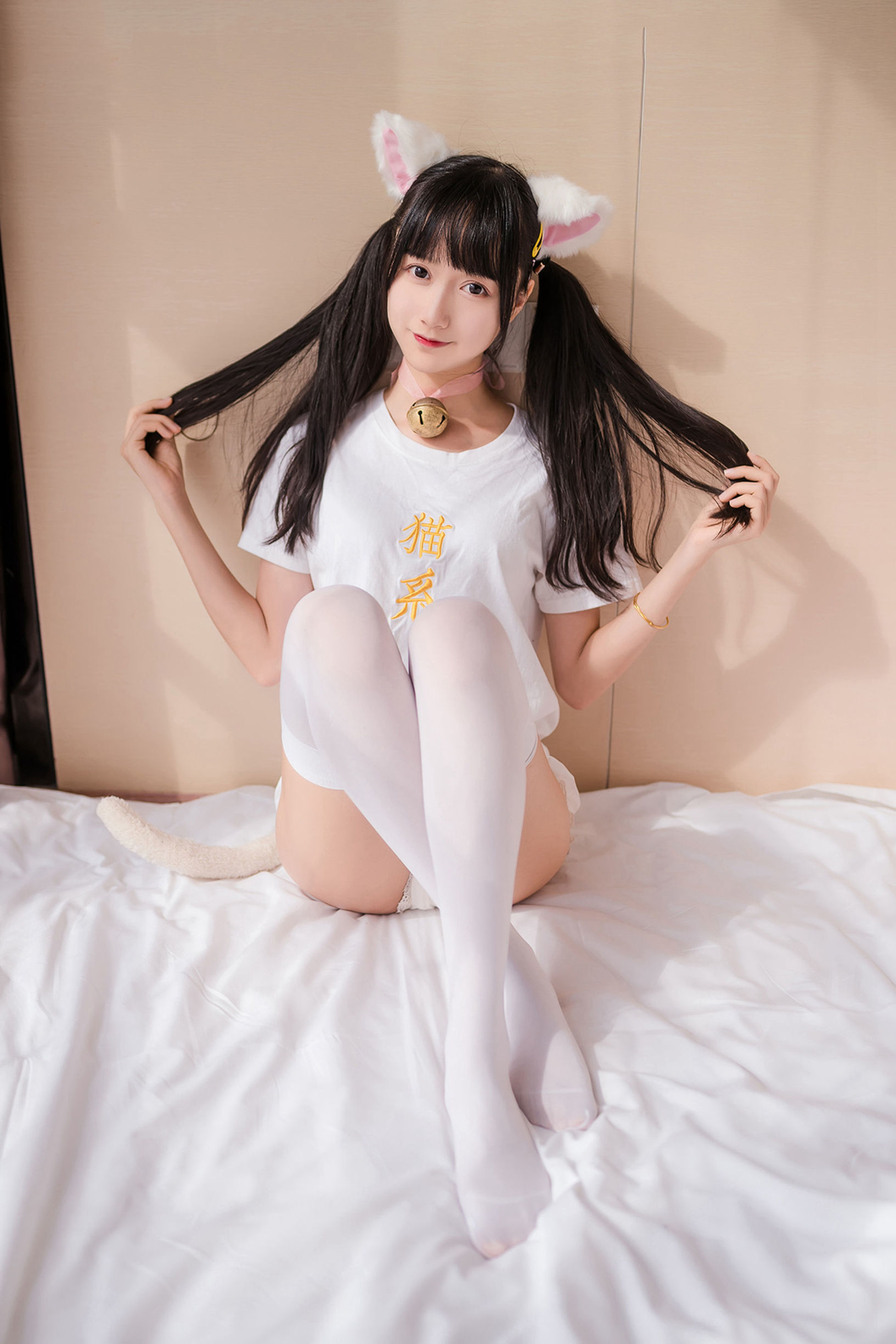 Domain of the Wind] No. 129 Cat-type White Silk Girl